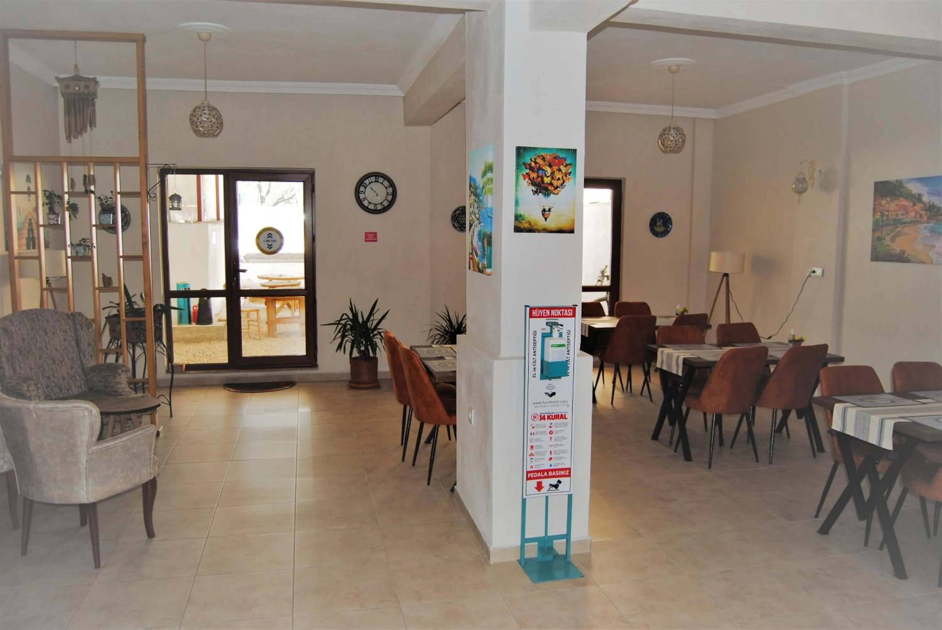 Seating area in BEYAZ KONAK Güre