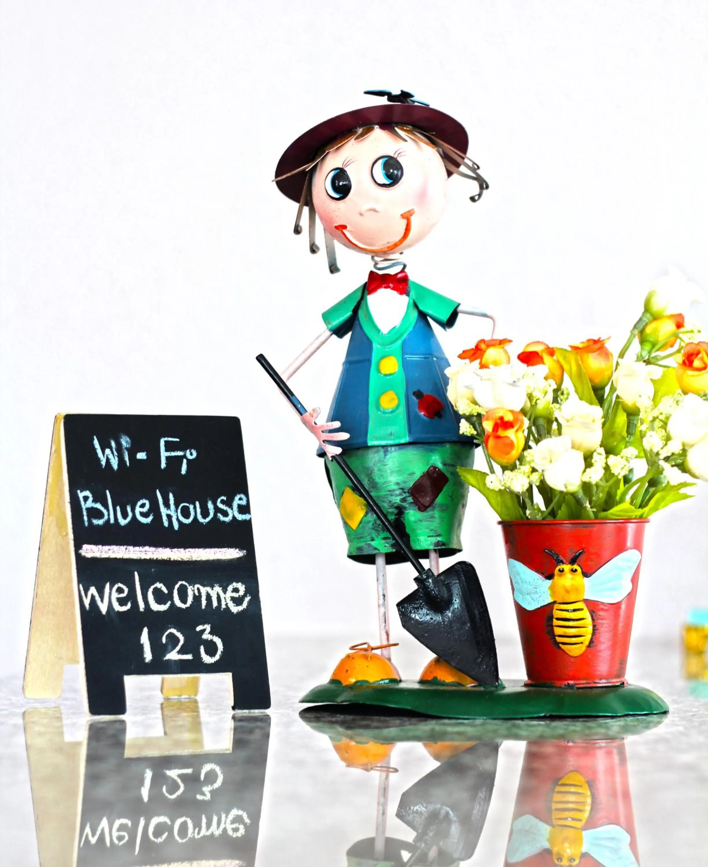 Text overlay in Blue House Sukhothai