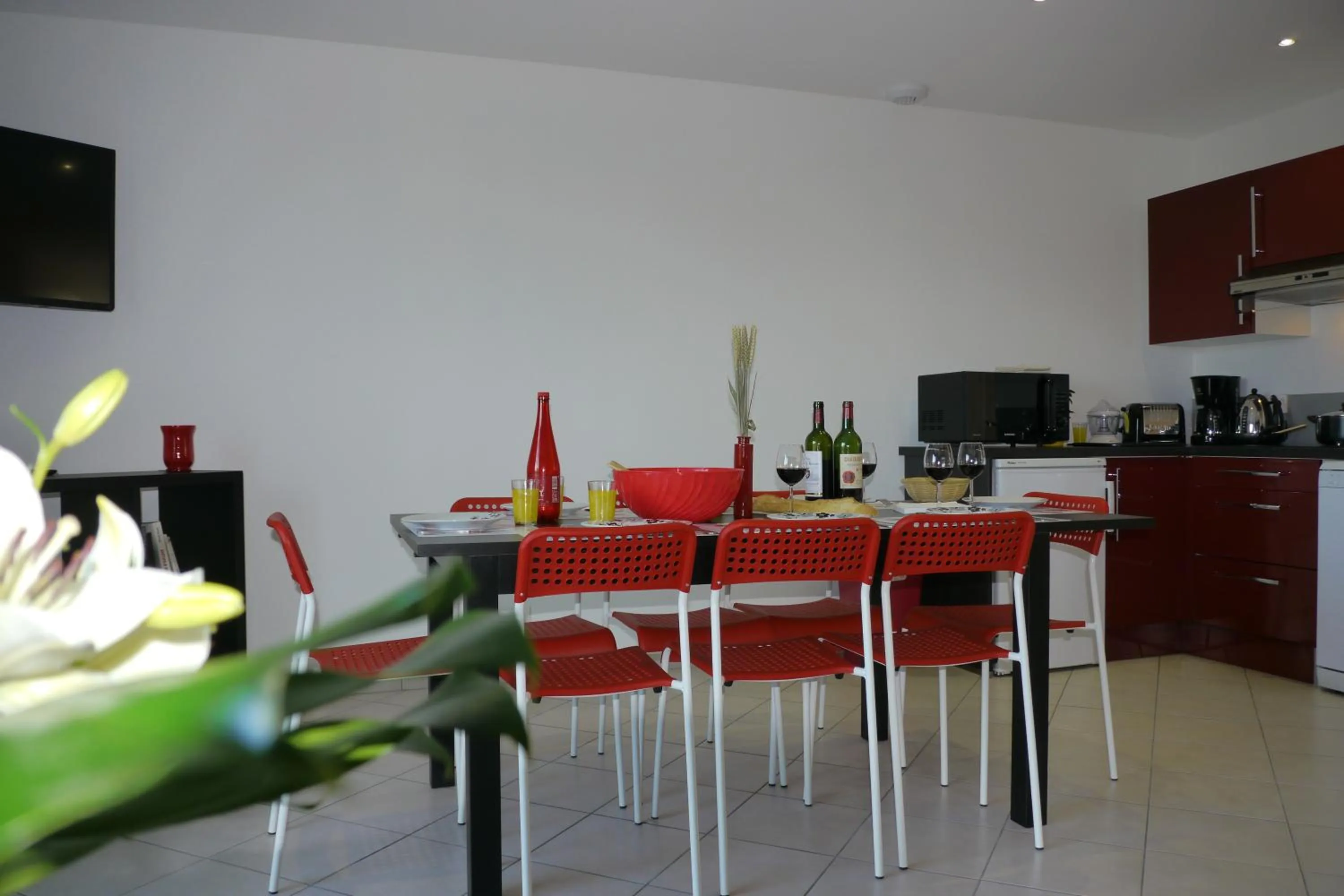 Kitchen or kitchenette in La Résidence Les Grands Vignobles