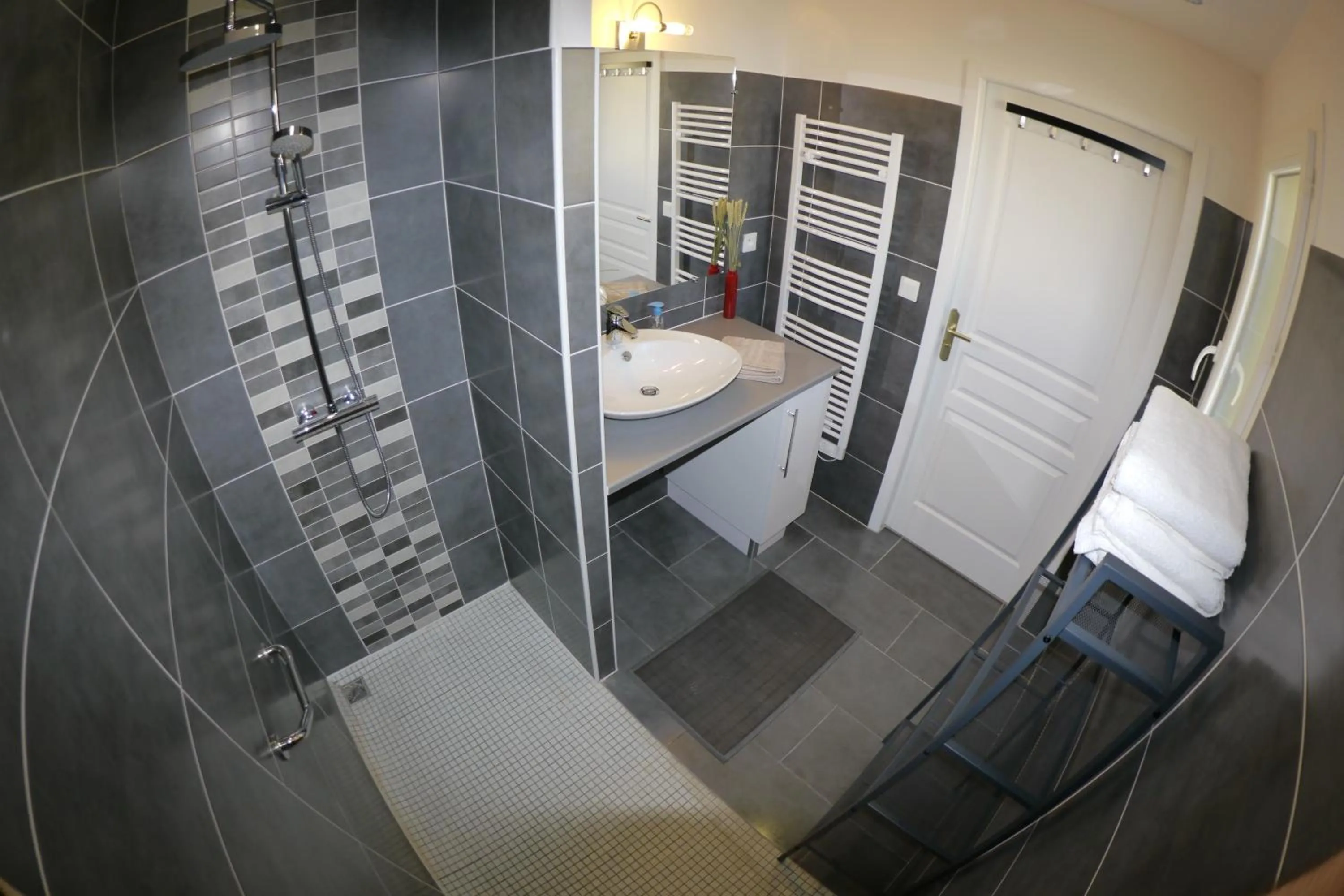 Bathroom in La Résidence Les Grands Vignobles