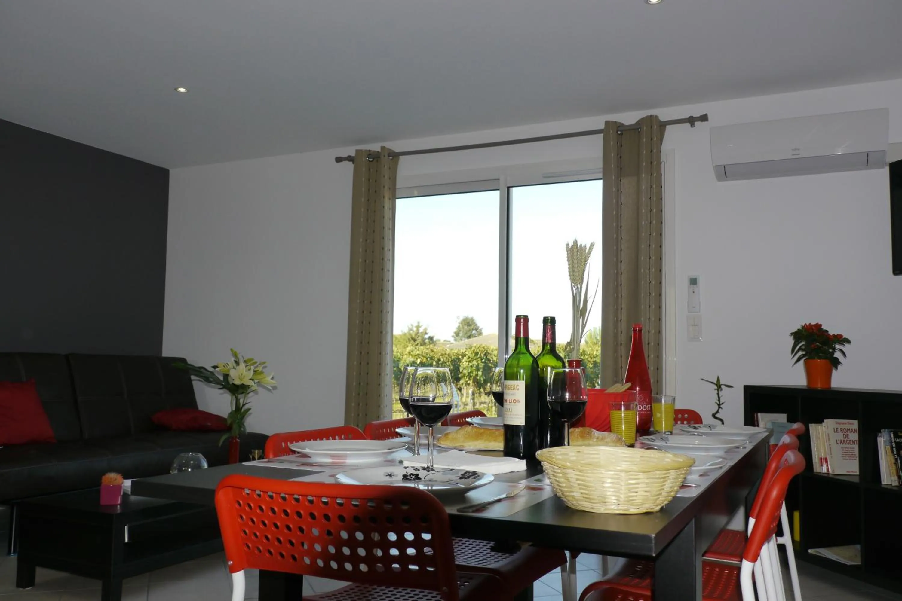 Kitchen or kitchenette in La Résidence Les Grands Vignobles