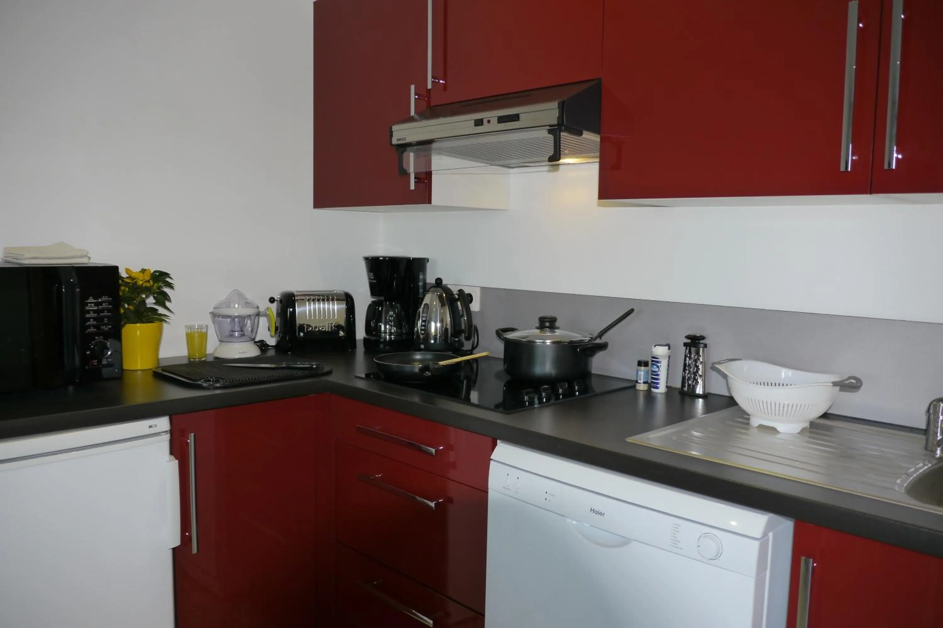 Kitchen or kitchenette in La Résidence Les Grands Vignobles