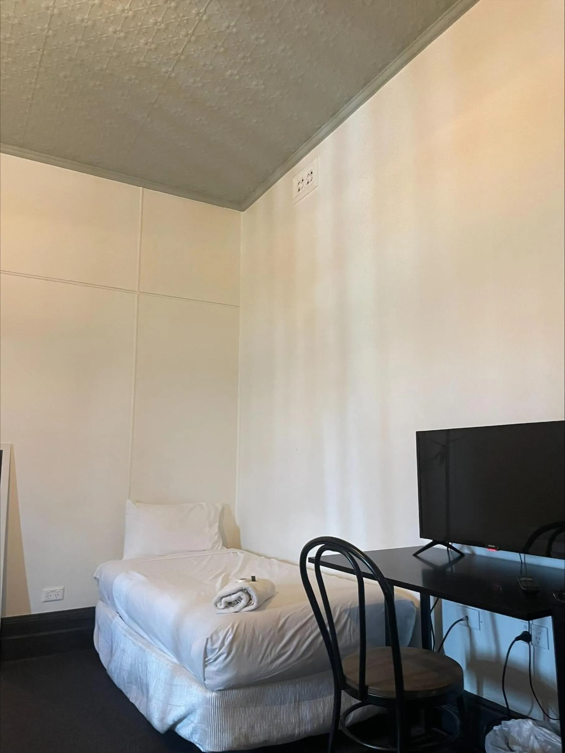 Bed in Belmore Hotel Scone