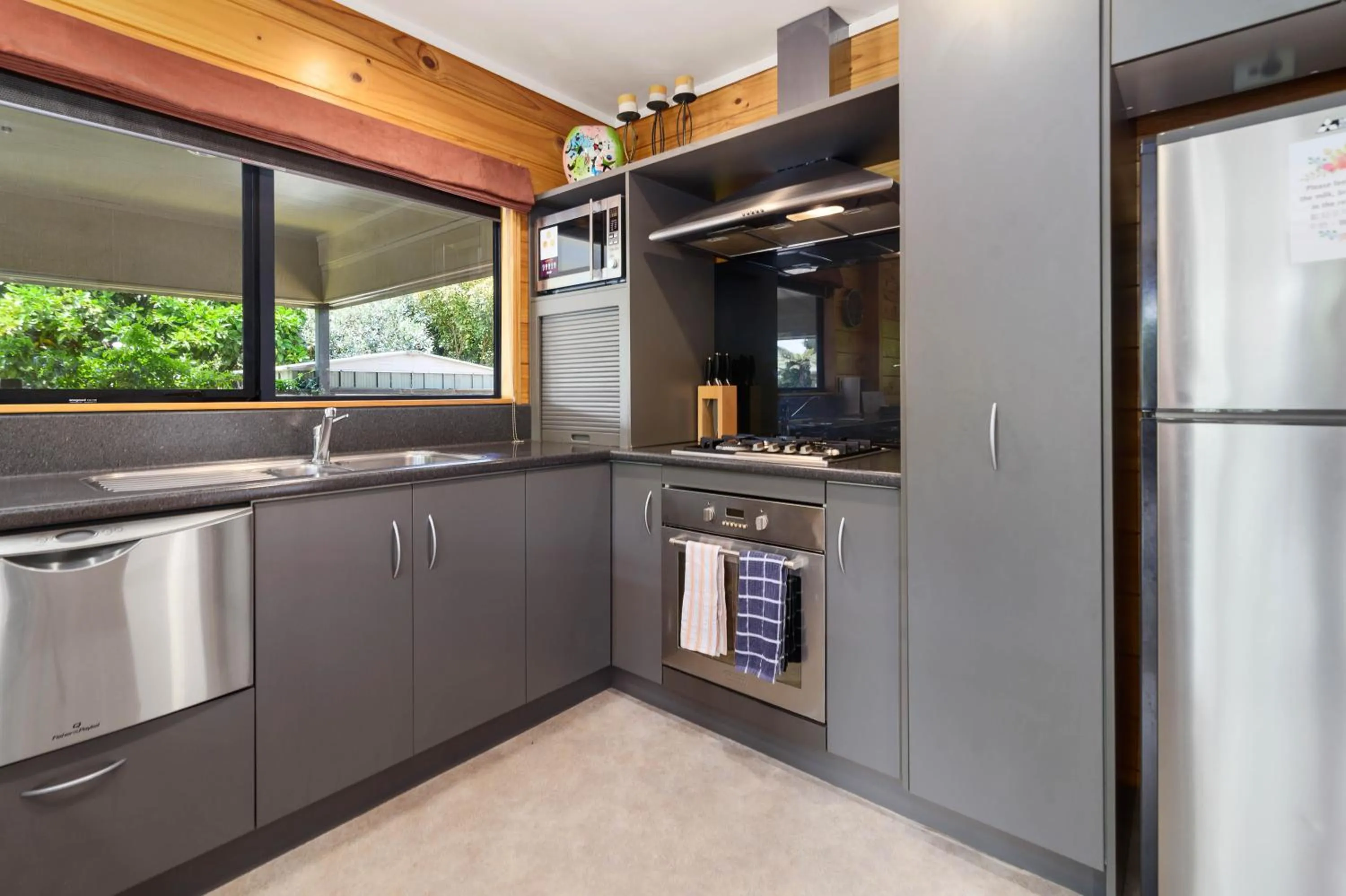 Kitchen or kitchenette in Ngongotaha Lakeside Lodge