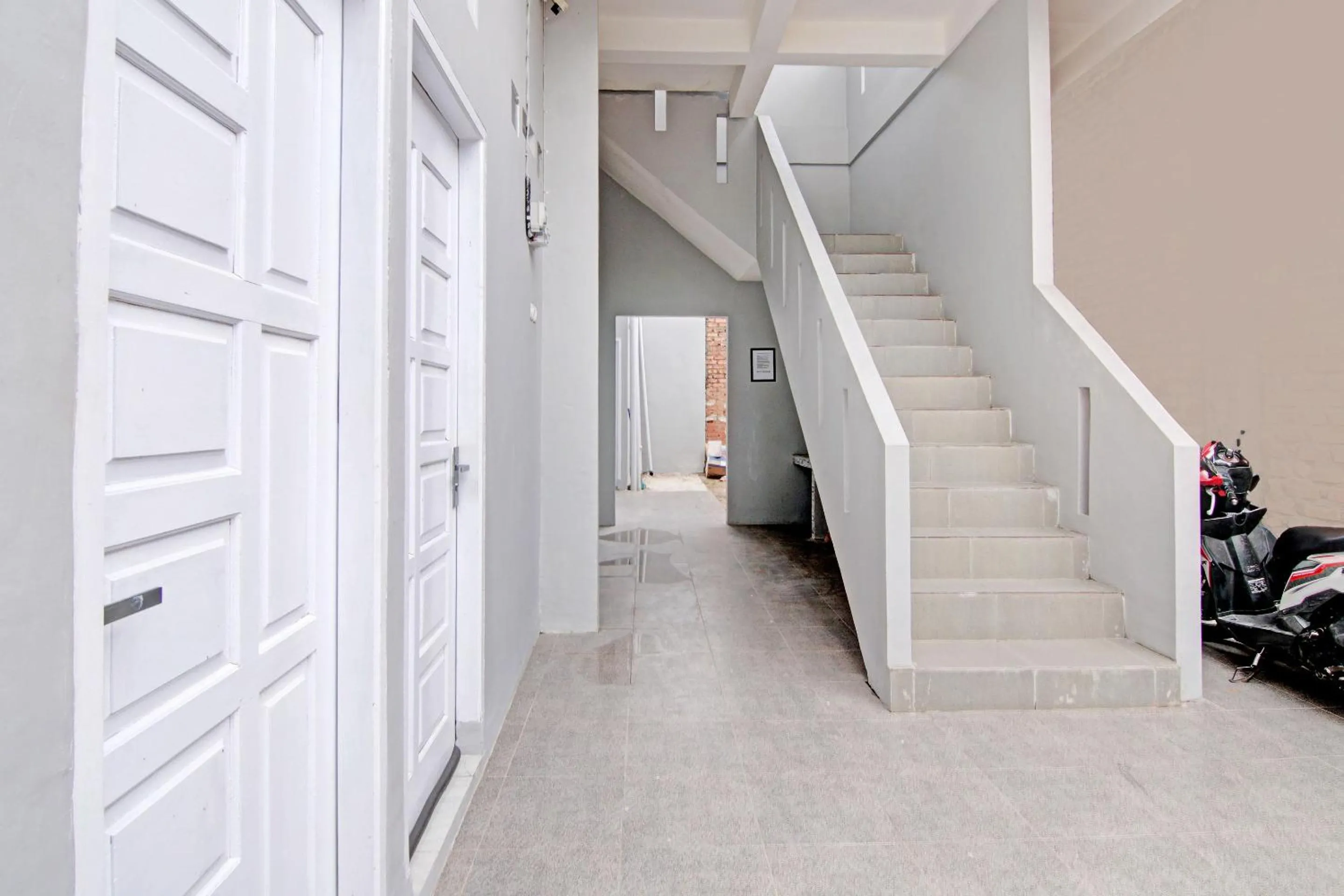 Lobby or reception in Hotel O Lavina Guesthouse