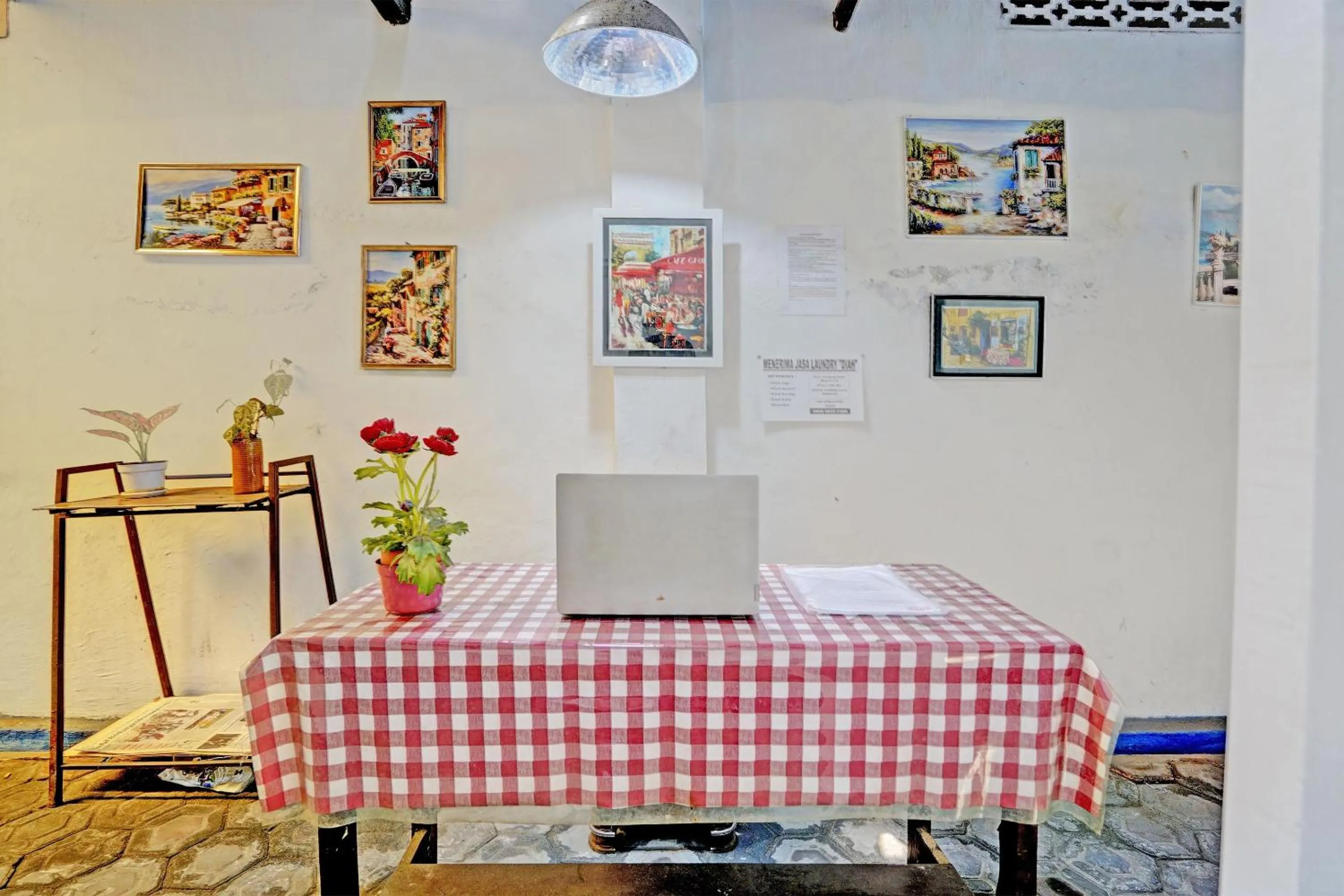 Lobby or reception in OYO Life 92921 Omaya Kost Syariah