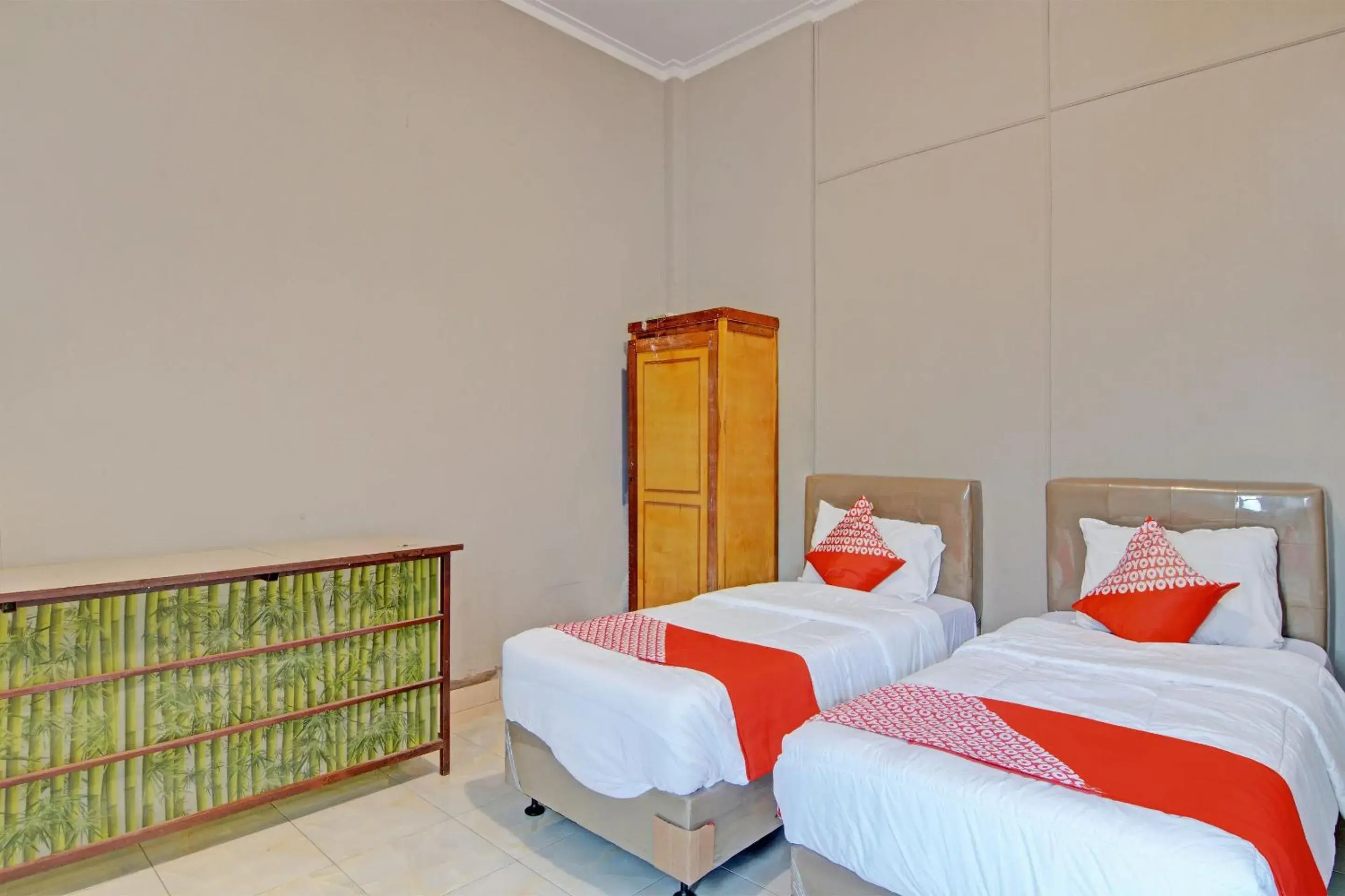 Standard Twin Room in Hotel O Kalista Guest House Syariah Standard Twin Room in Hotel O Kalista Guest House Syariah