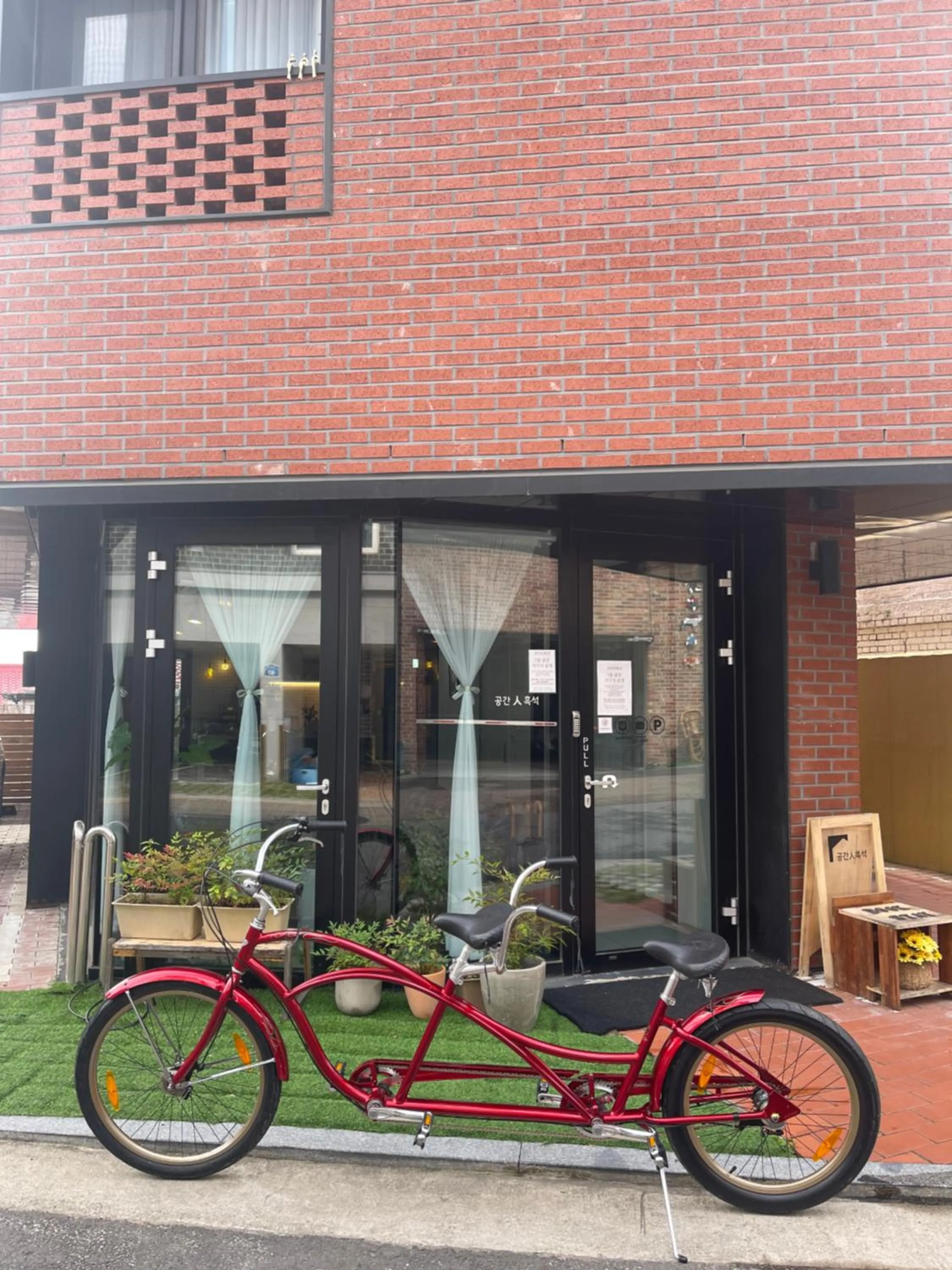Facade/entrance in Space in Blackstone