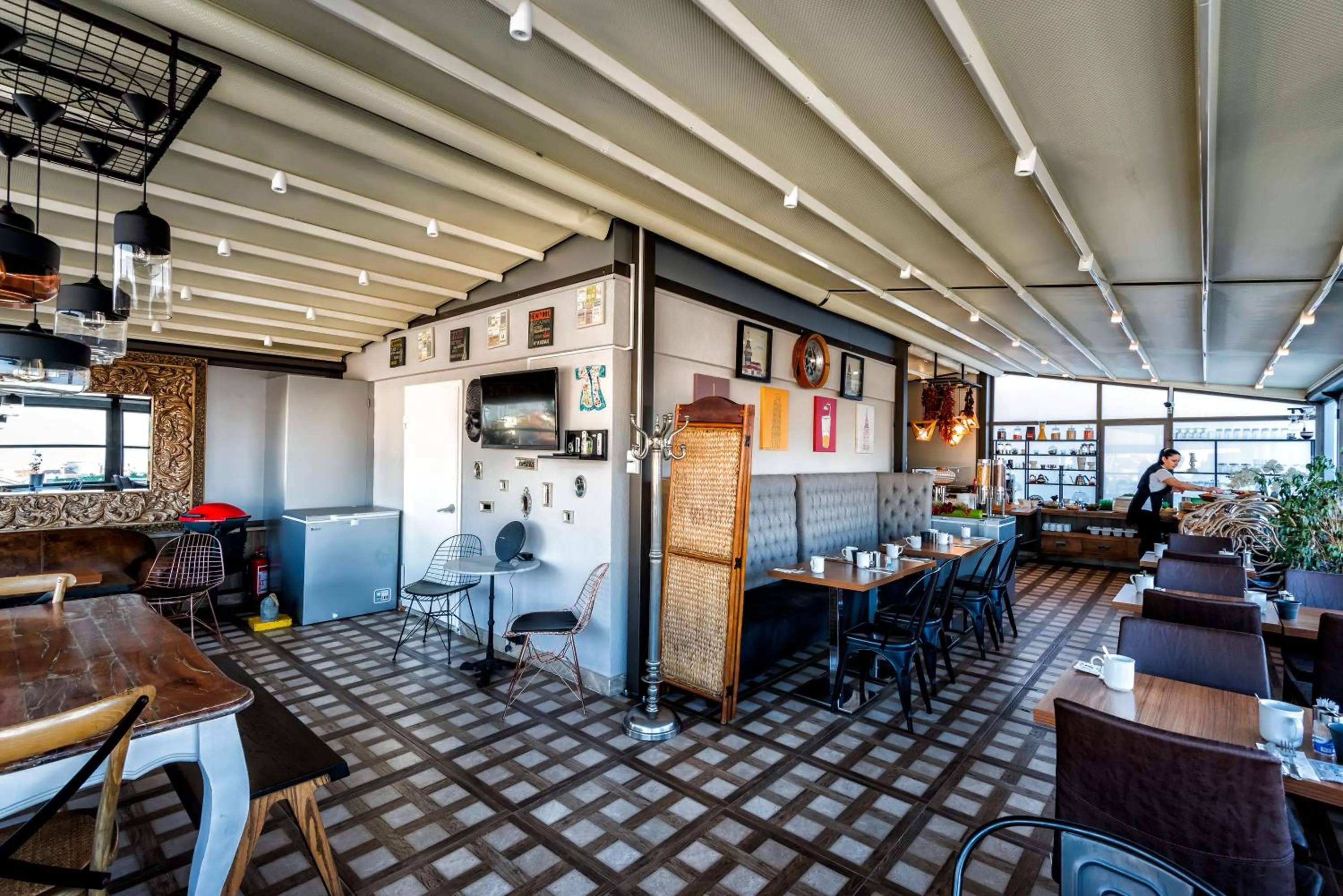 Restaurant/places to eat in BGuest Hotel & Residence