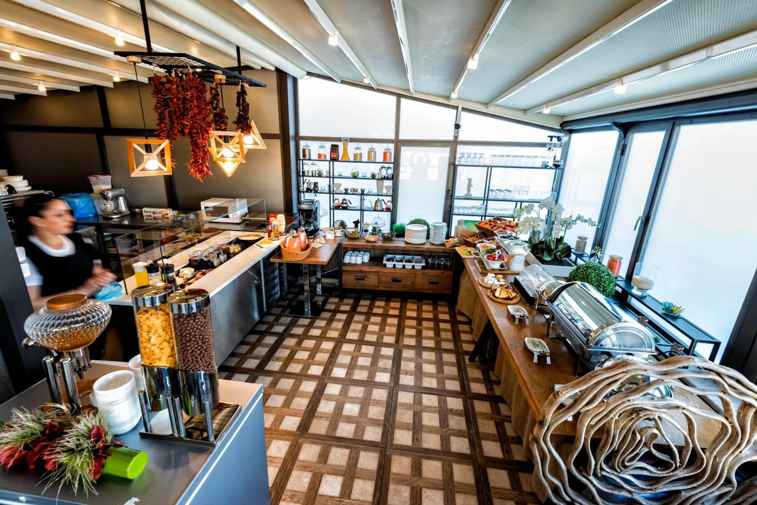 Restaurant/places to eat in BGuest Hotel & Residence