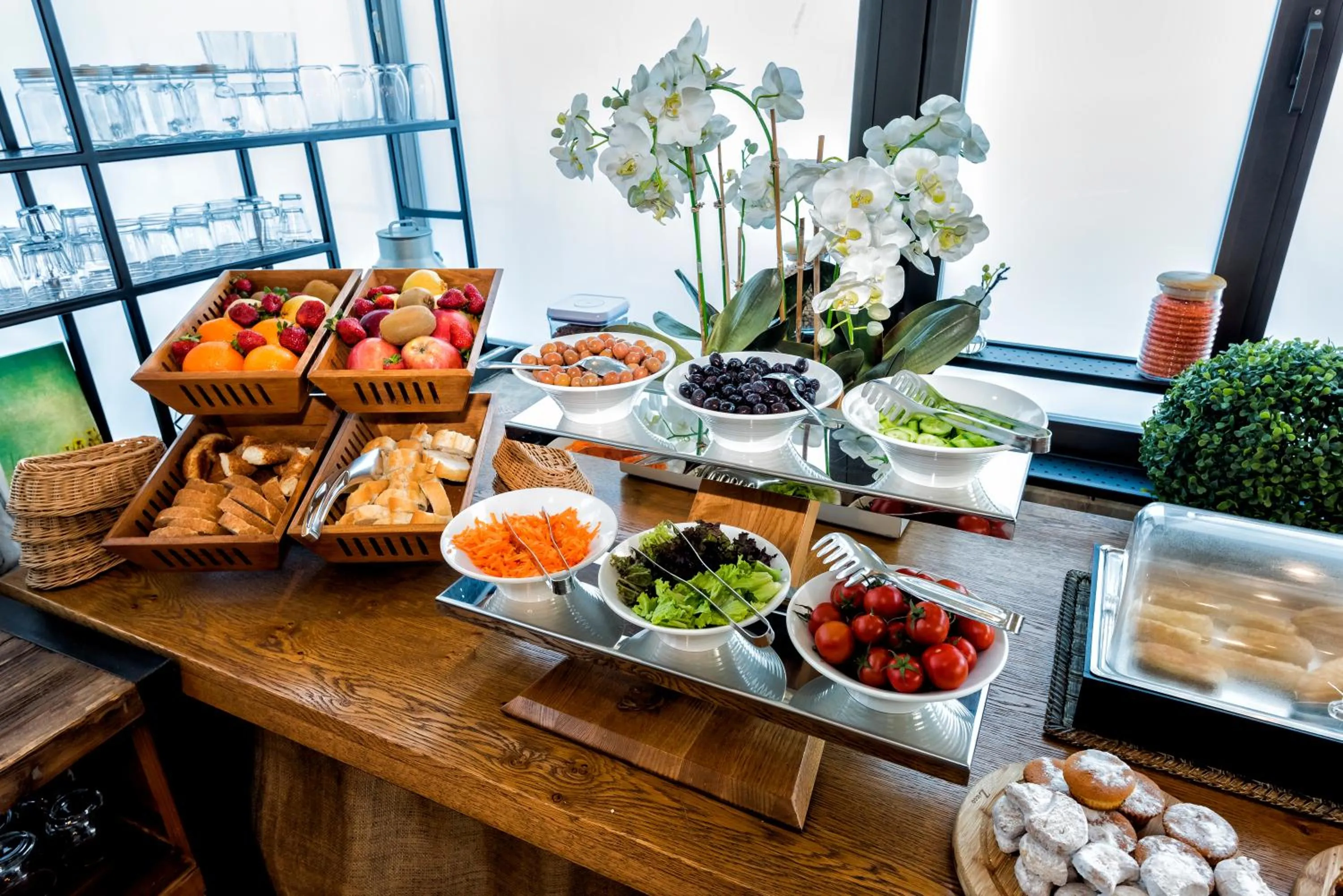 Food and drinks in BGuest Hotel & Residence