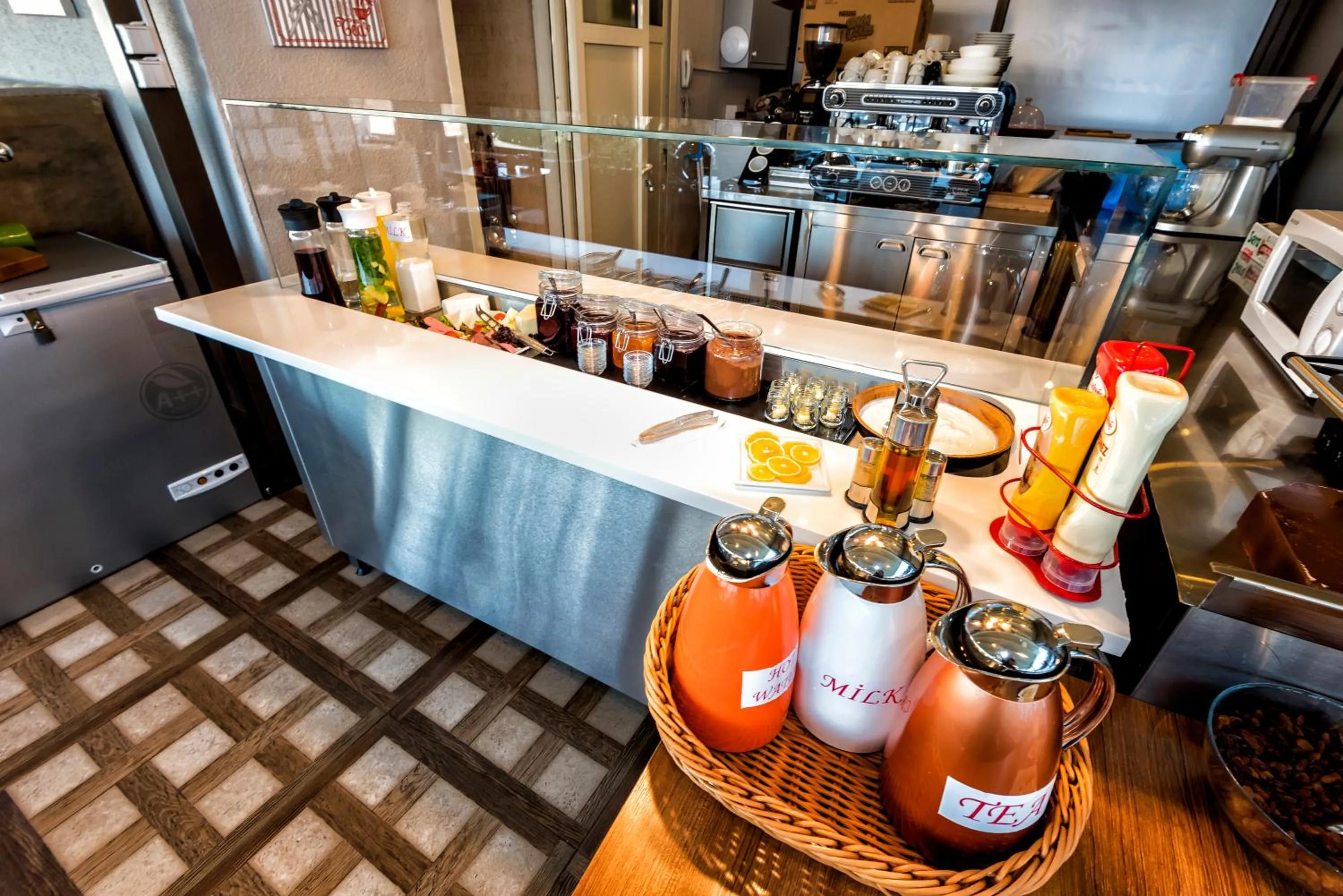 Restaurant/places to eat in BGuest Hotel & Residence