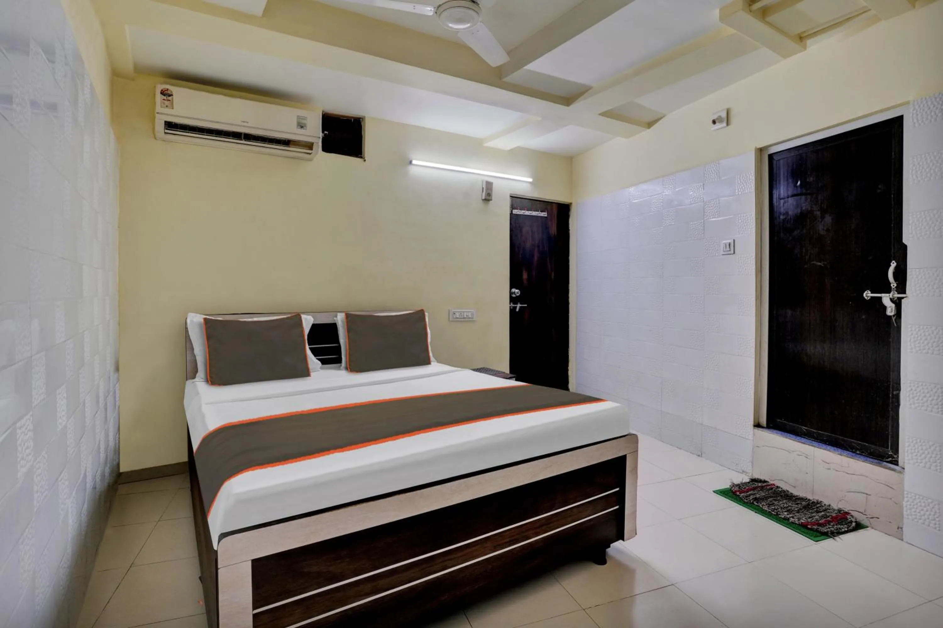 Bedroom in Hotel O Konark Inn
