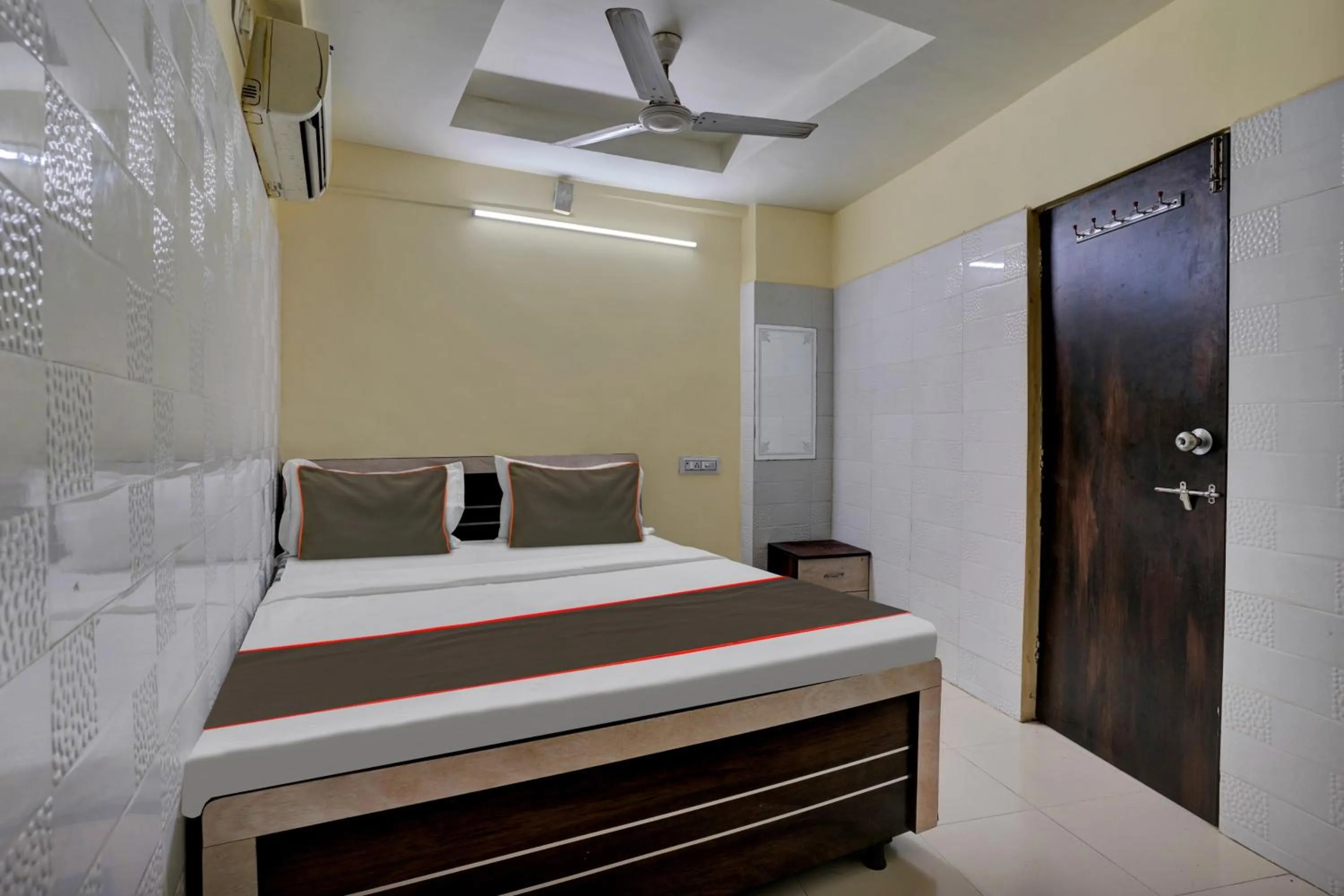 Bedroom, Bed in Hotel O Konark Inn