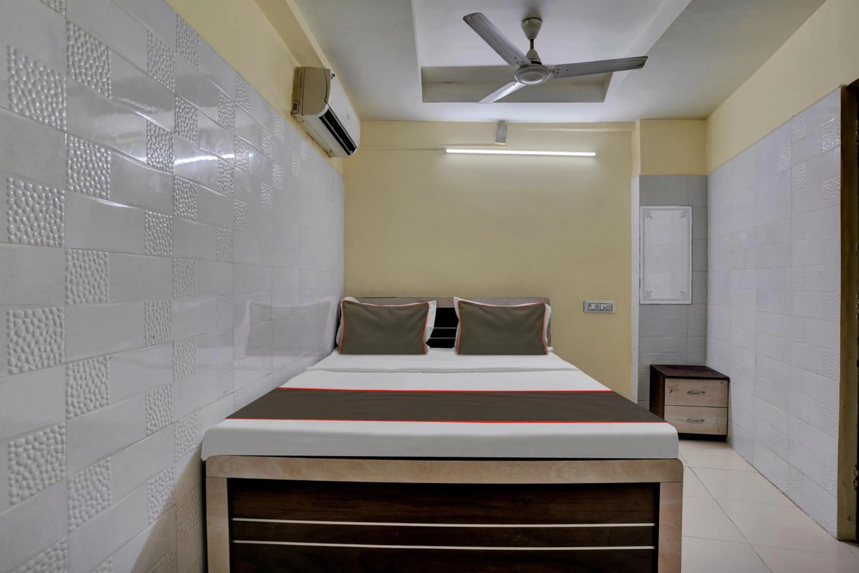 Bedroom in Hotel O Konark Inn