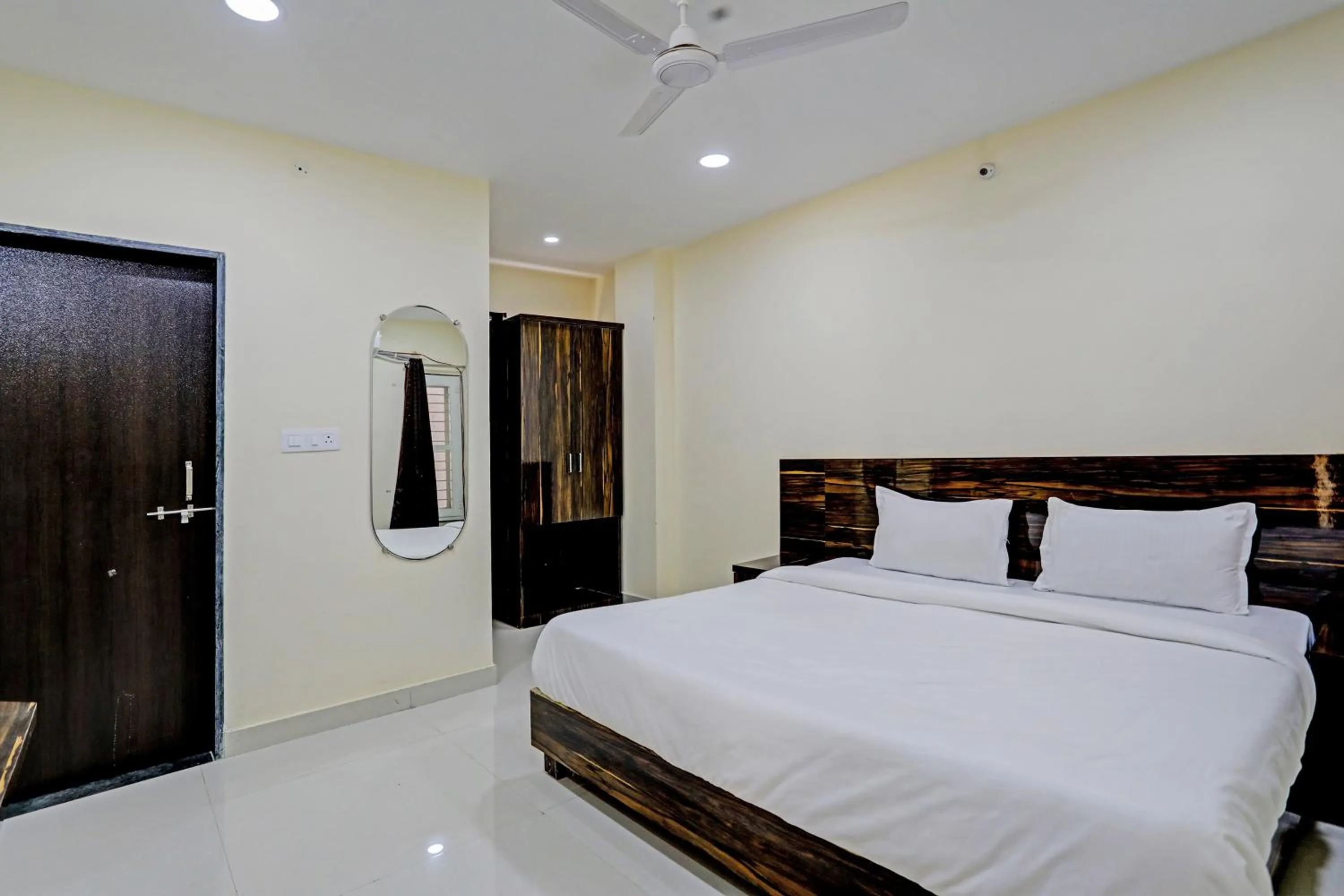 Bedroom, Bed in Hotel O Regal Edge