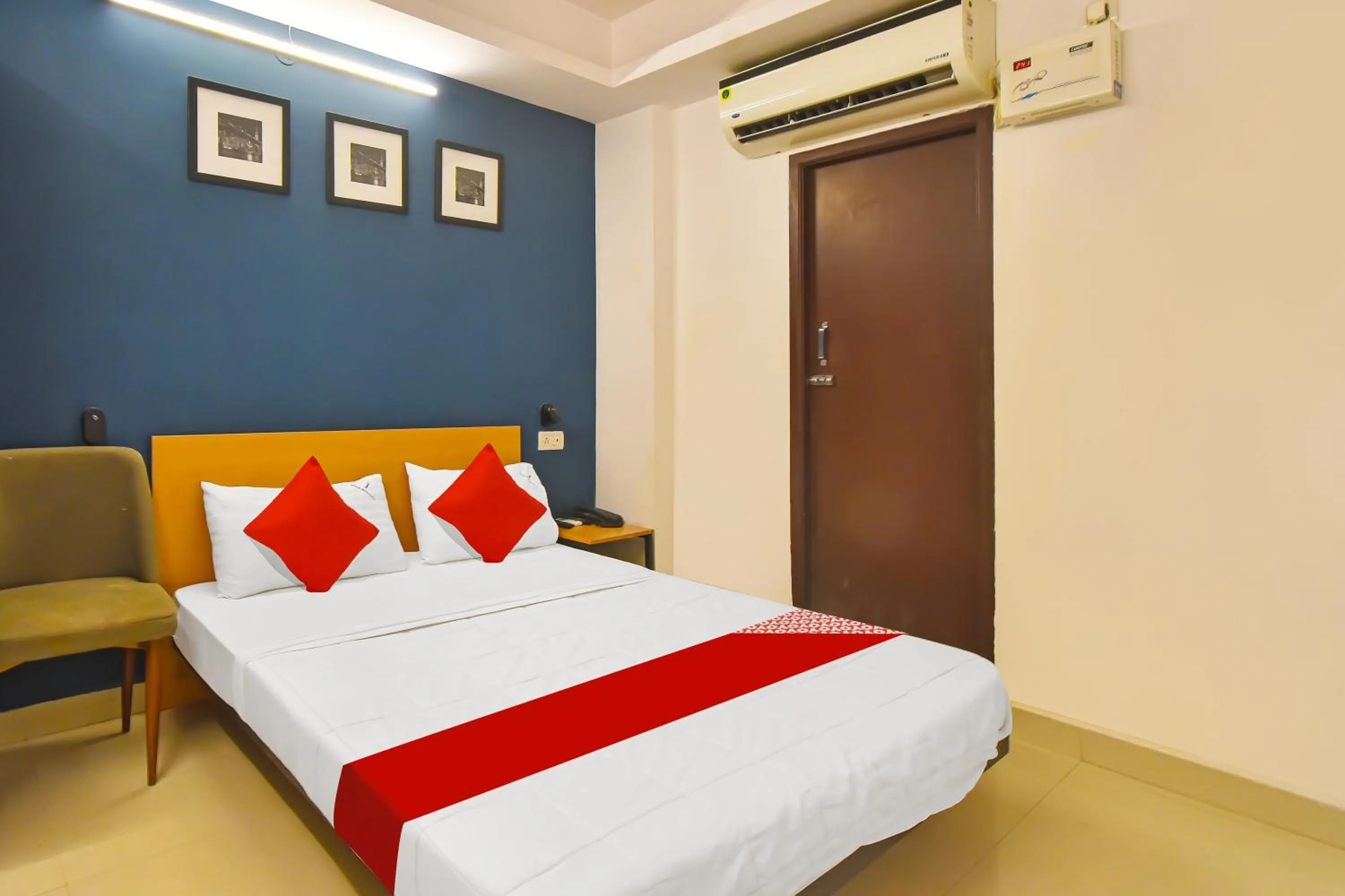 Bedroom, Bed in Hotel O Grand Residency Near Kasi Talkies