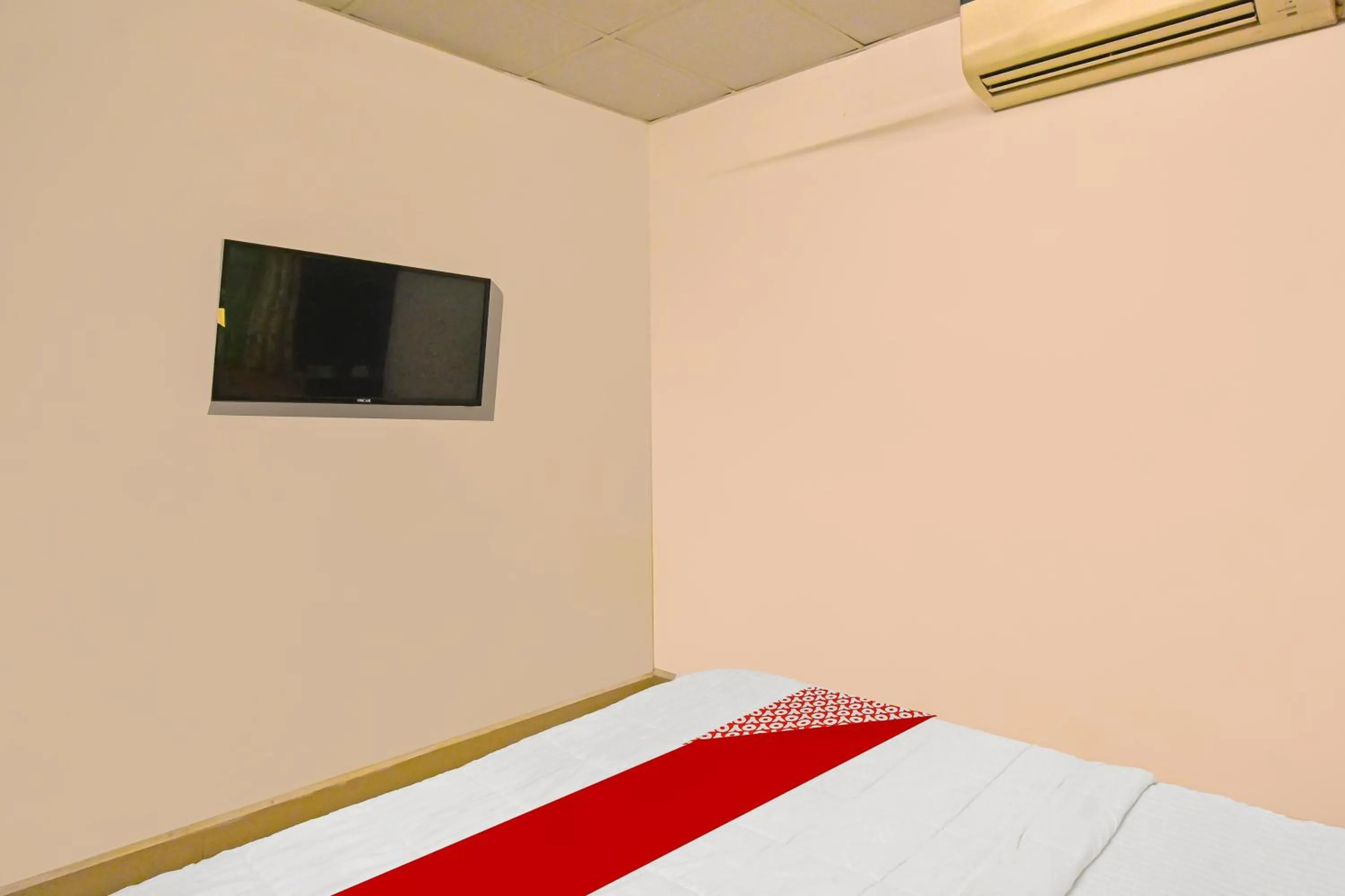Bedroom, Bed in Hotel O Grand Residency Near Kasi Talkies