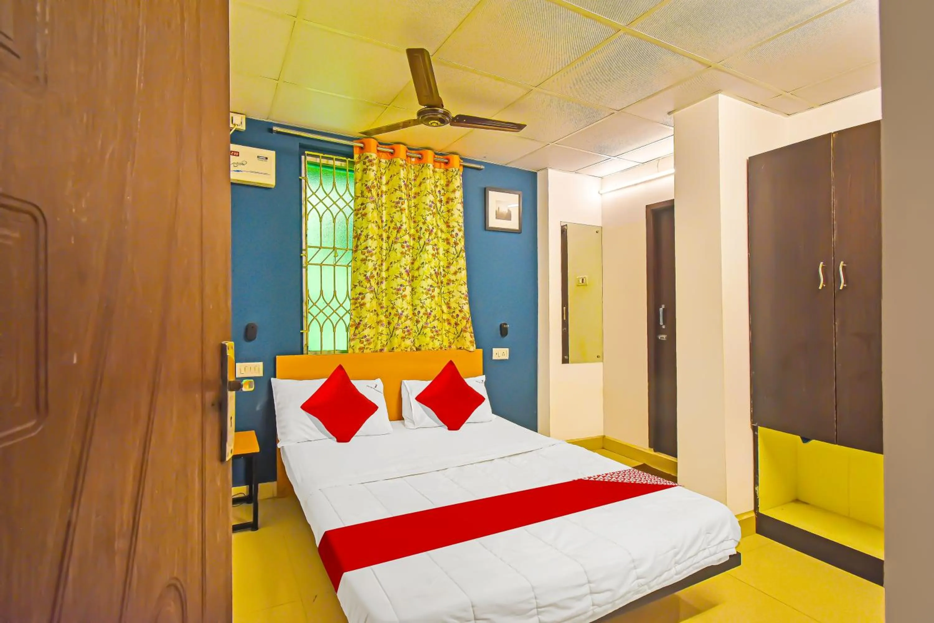 Bedroom, Bed in Hotel O Grand Residency Near Kasi Talkies