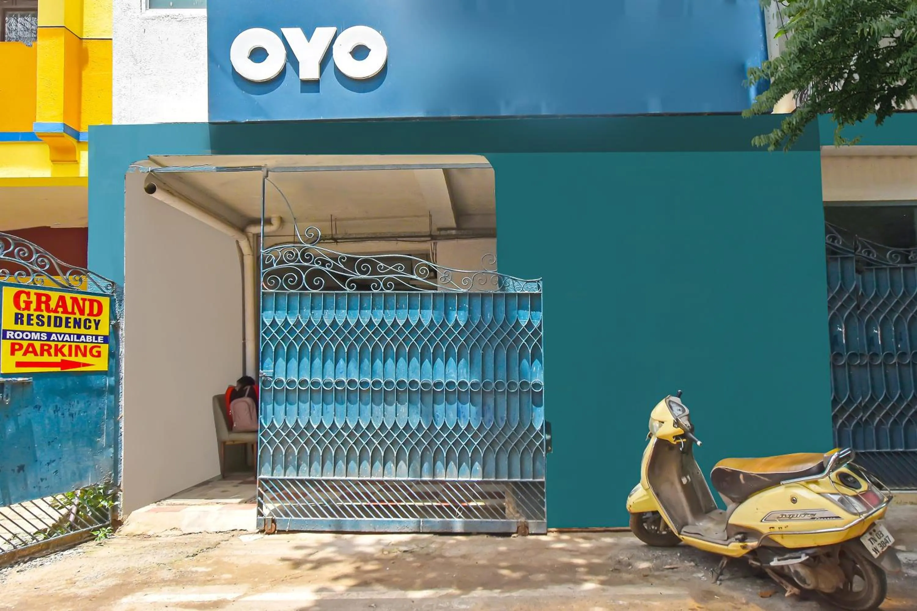 Facade/entrance in Hotel O Grand Residency Near Kasi Talkies