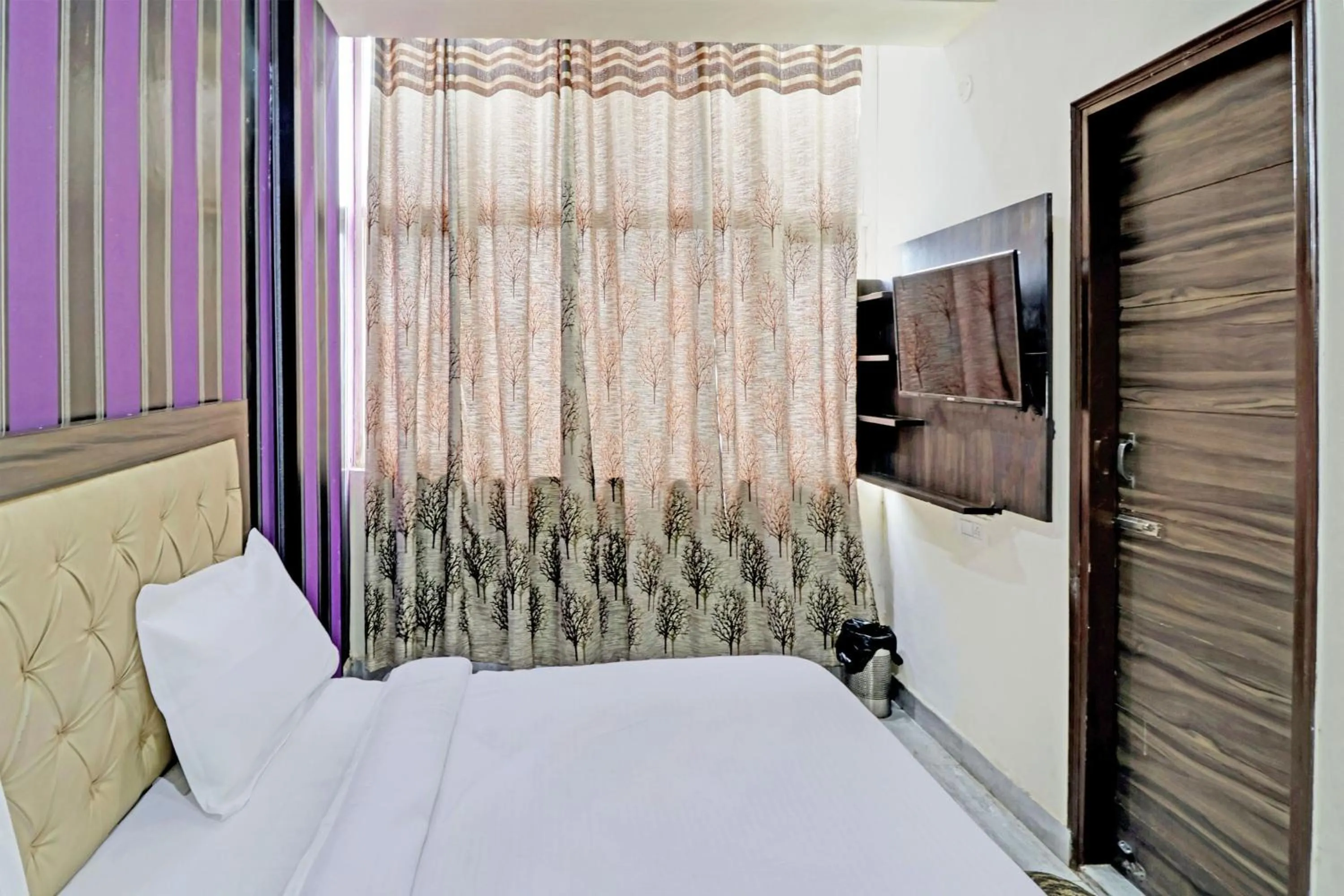 Facade/entrance, Bed in Hotel O Inn