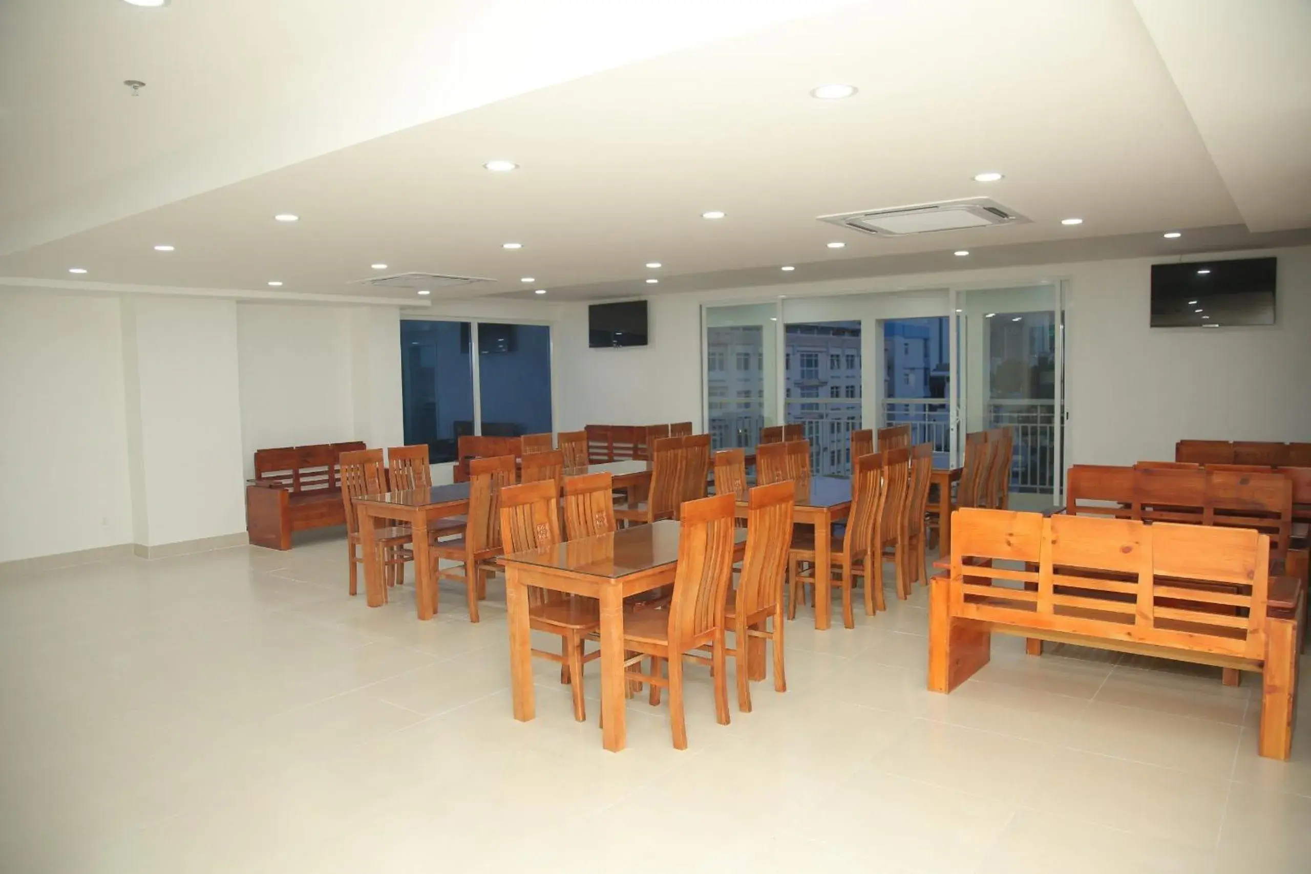 Restaurant/places to eat in Thiên Tài Hotel Restaurant/places to eat in Thiên Tài Hotel