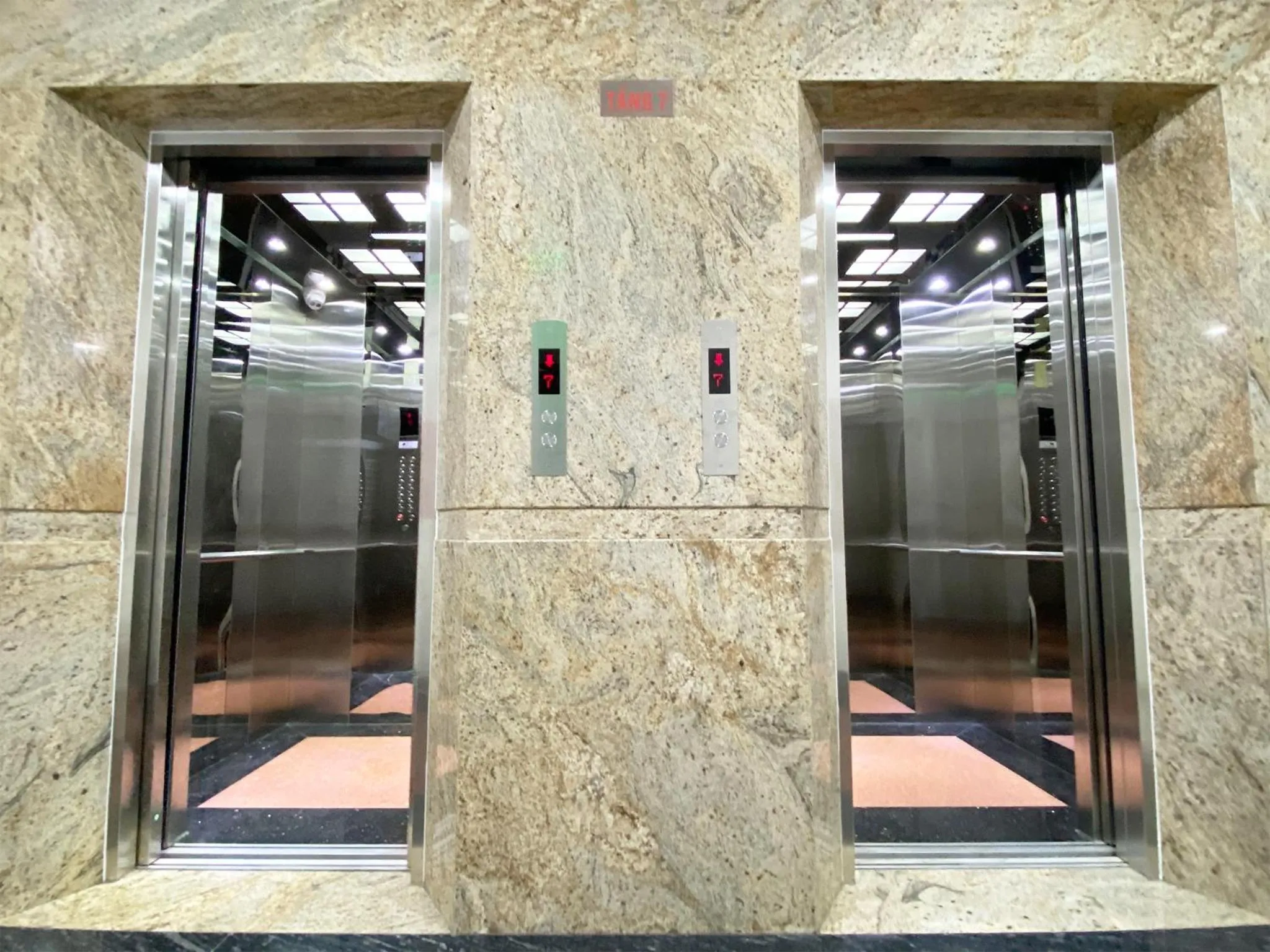 elevator in Thiên Tài Hotel