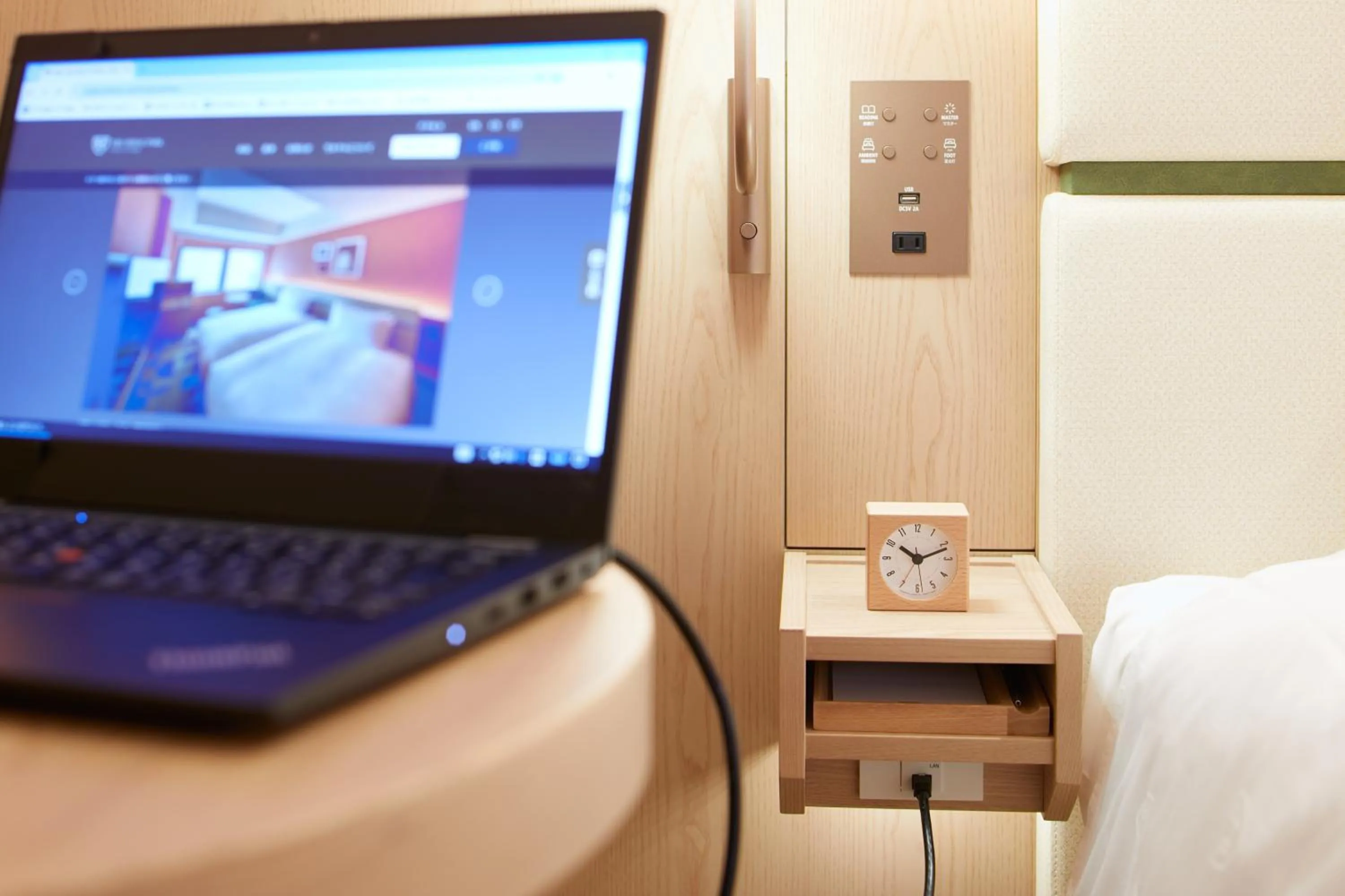 internet, Bed in The Royal Park Hotel Ginza 6-Chome