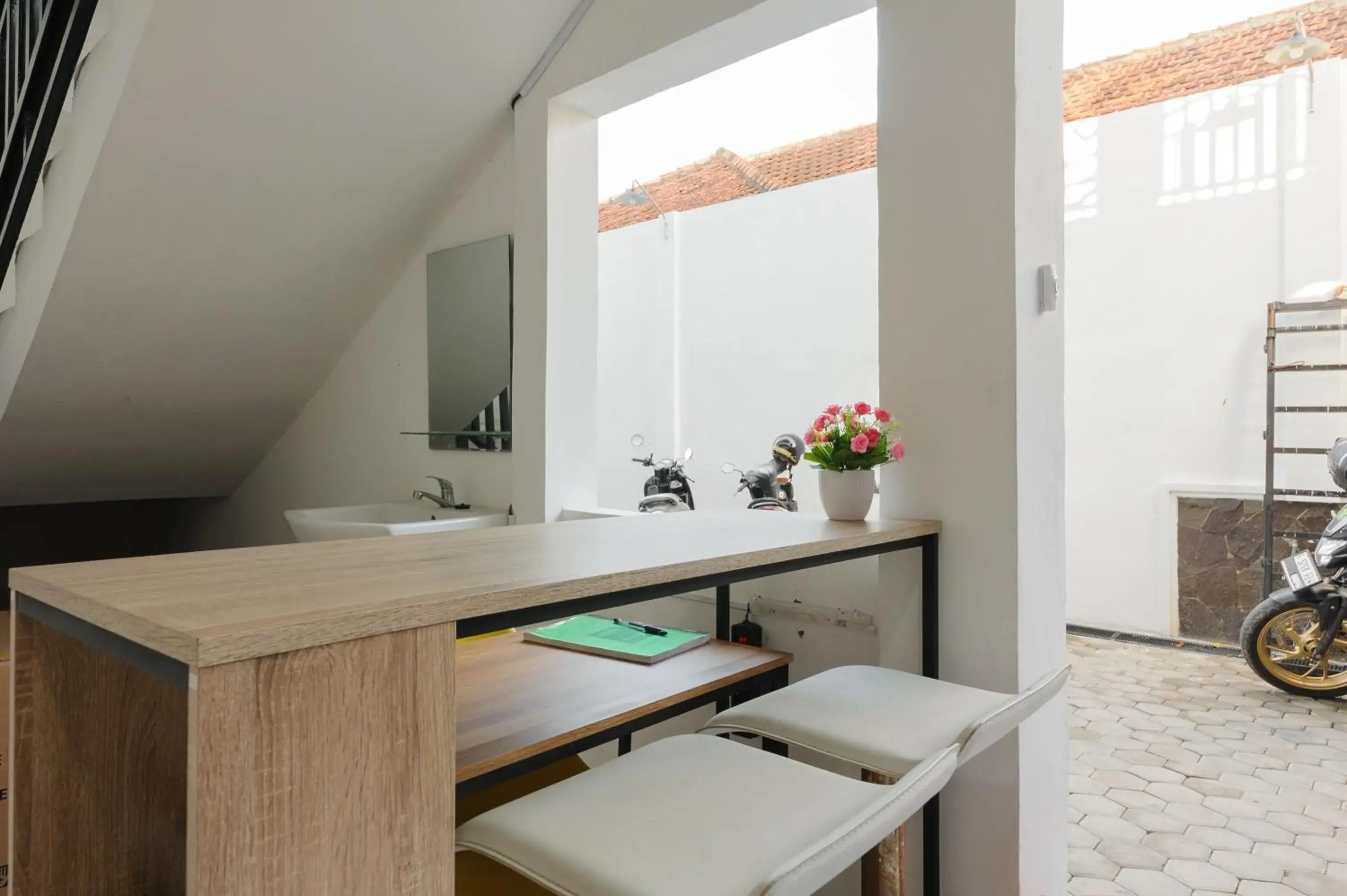 Property building in Urbanview Hotel Betego Syariah Enggal by RedDoorz Property building in Urbanview Hotel Betego Syariah Enggal by RedDoorz