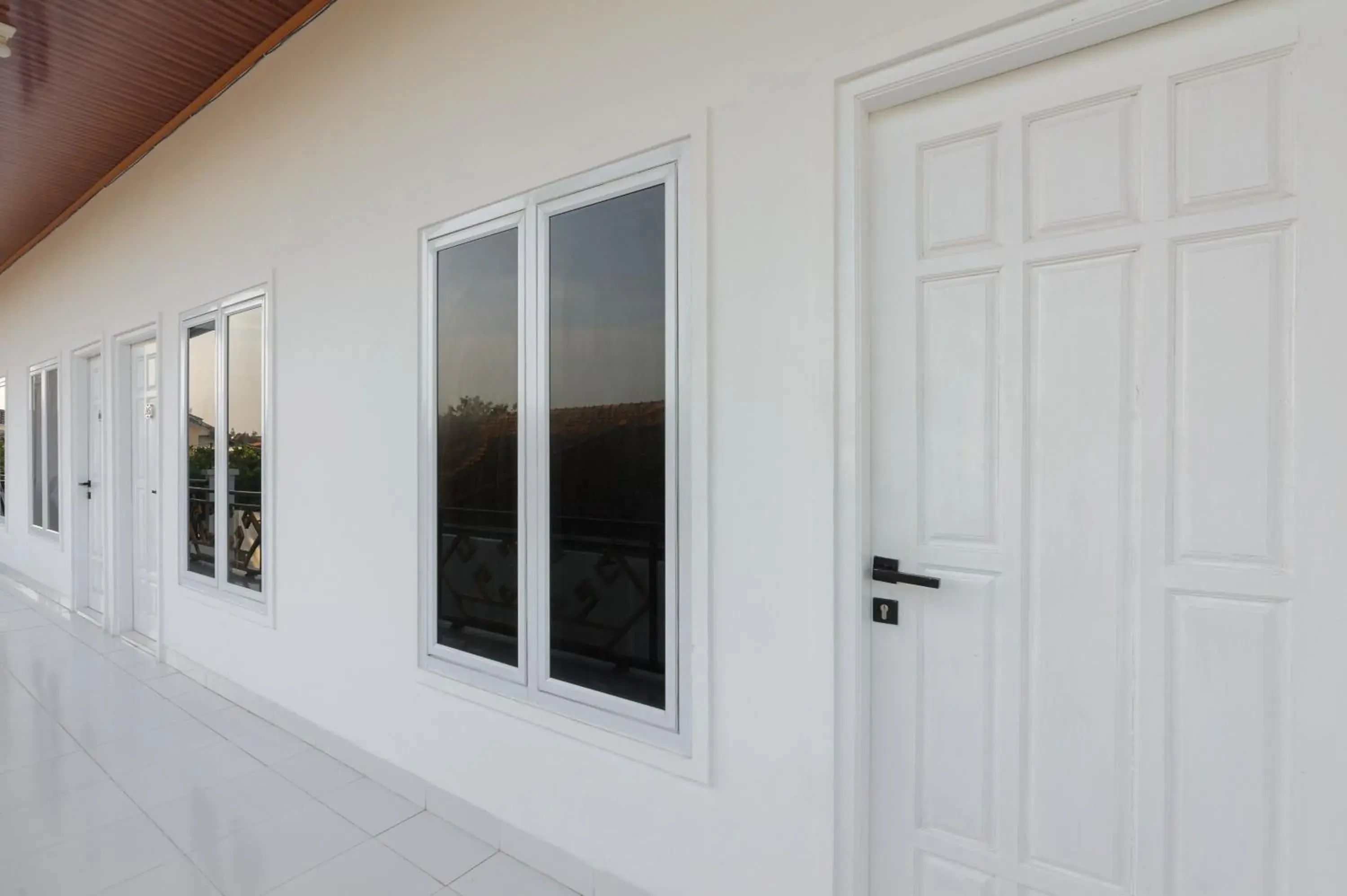 Property building in Urbanview Hotel Betego Syariah Enggal by RedDoorz Property building in Urbanview Hotel Betego Syariah Enggal by RedDoorz