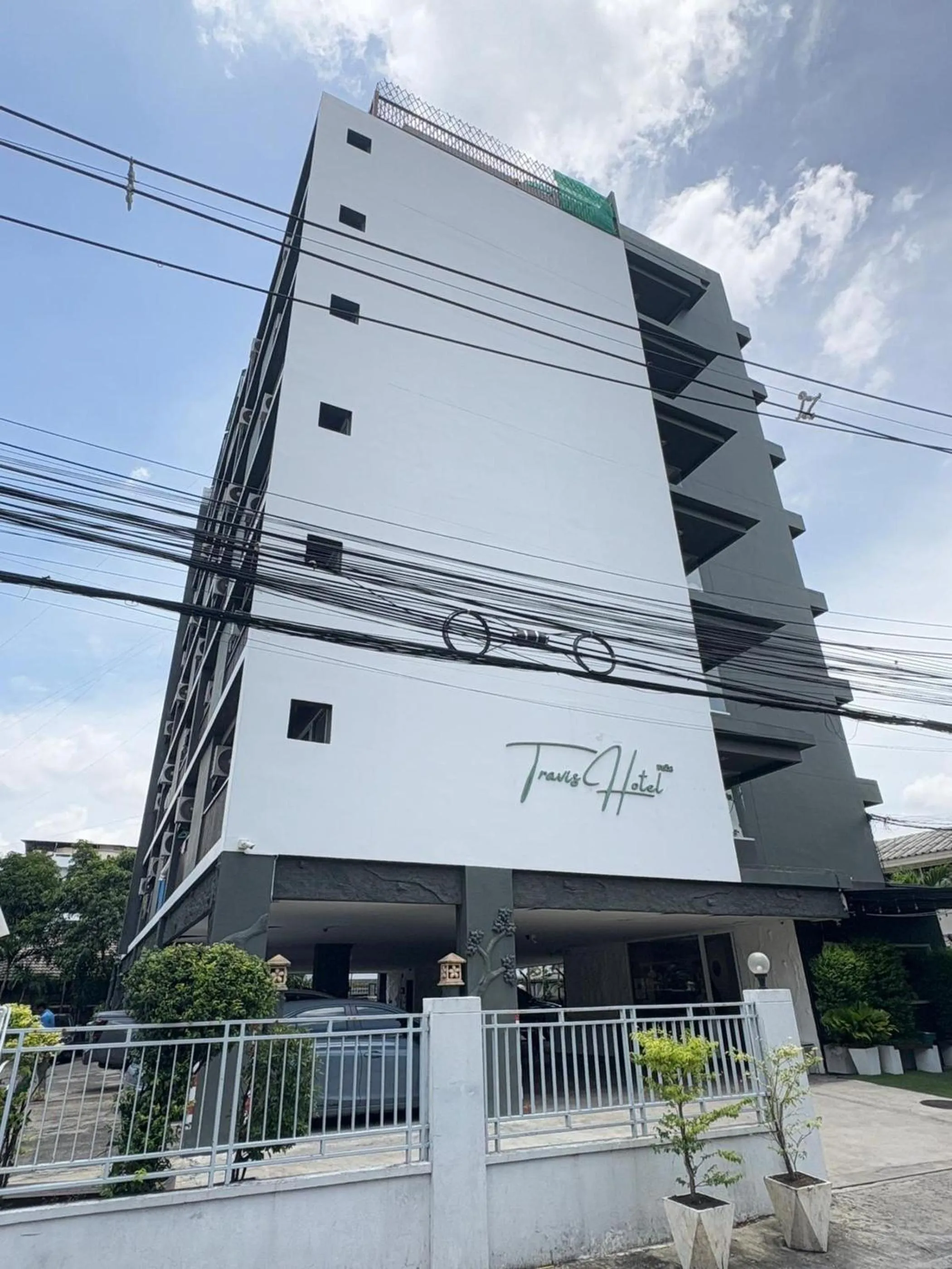 Property building in OYO 75446 Travis Inthamara 49