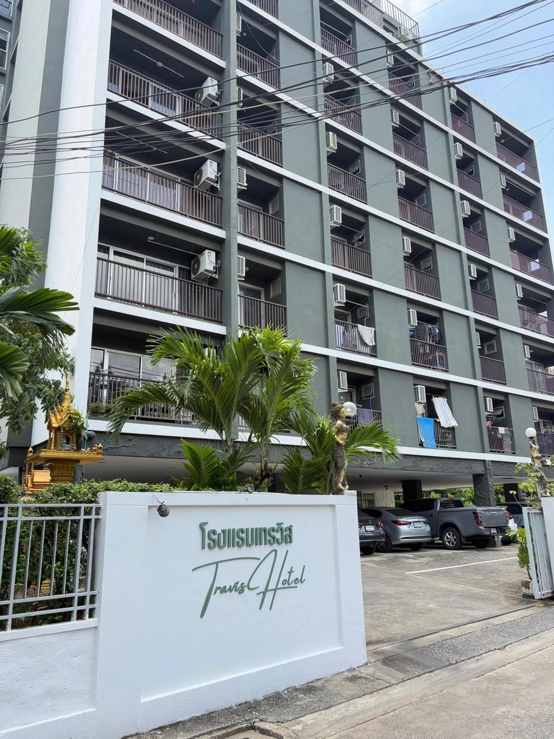 Property building in OYO 75446 Travis Inthamara 49