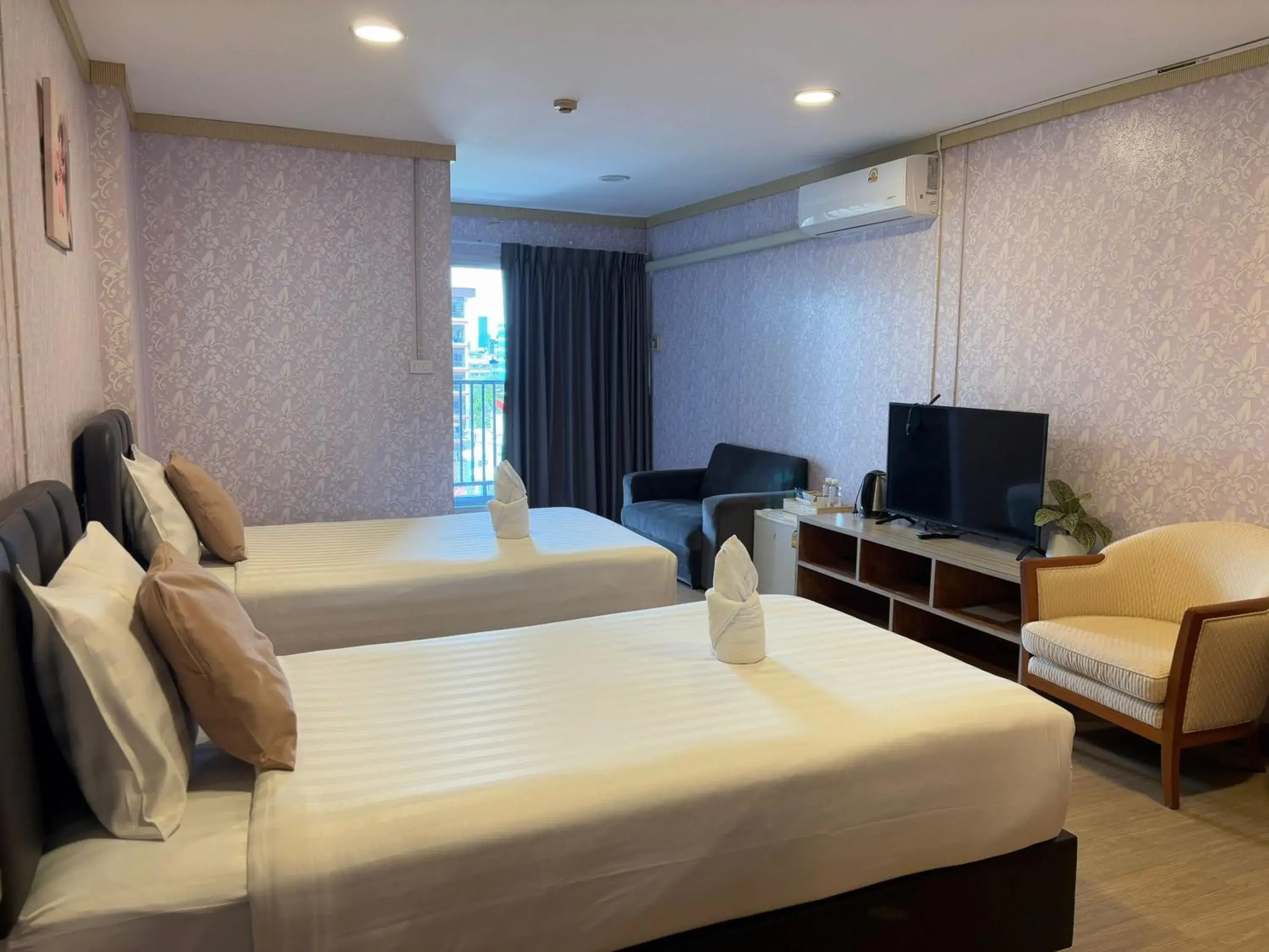 Deluxe Twin Room in OYO 75446 Travis Inthamara 49 Deluxe Twin Room in OYO 75446 Travis Inthamara 49