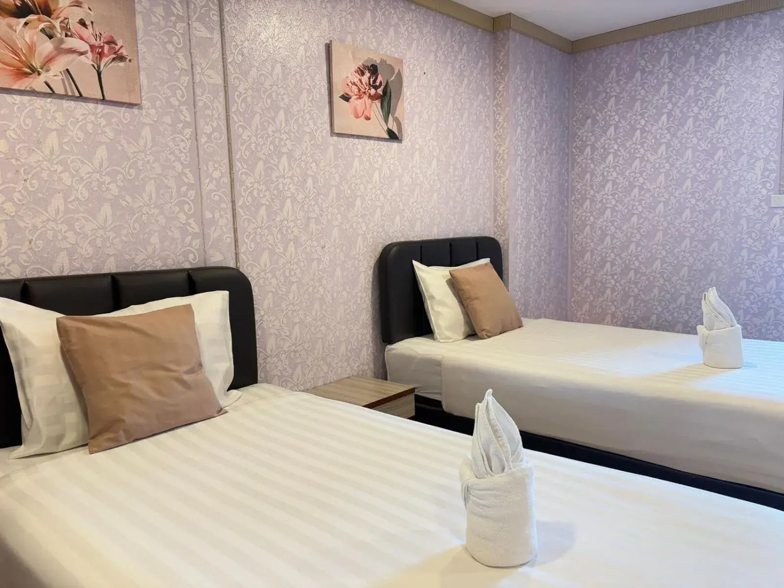 Deluxe Twin Room in OYO 75446 Travis Inthamara 49 Deluxe Twin Room in OYO 75446 Travis Inthamara 49