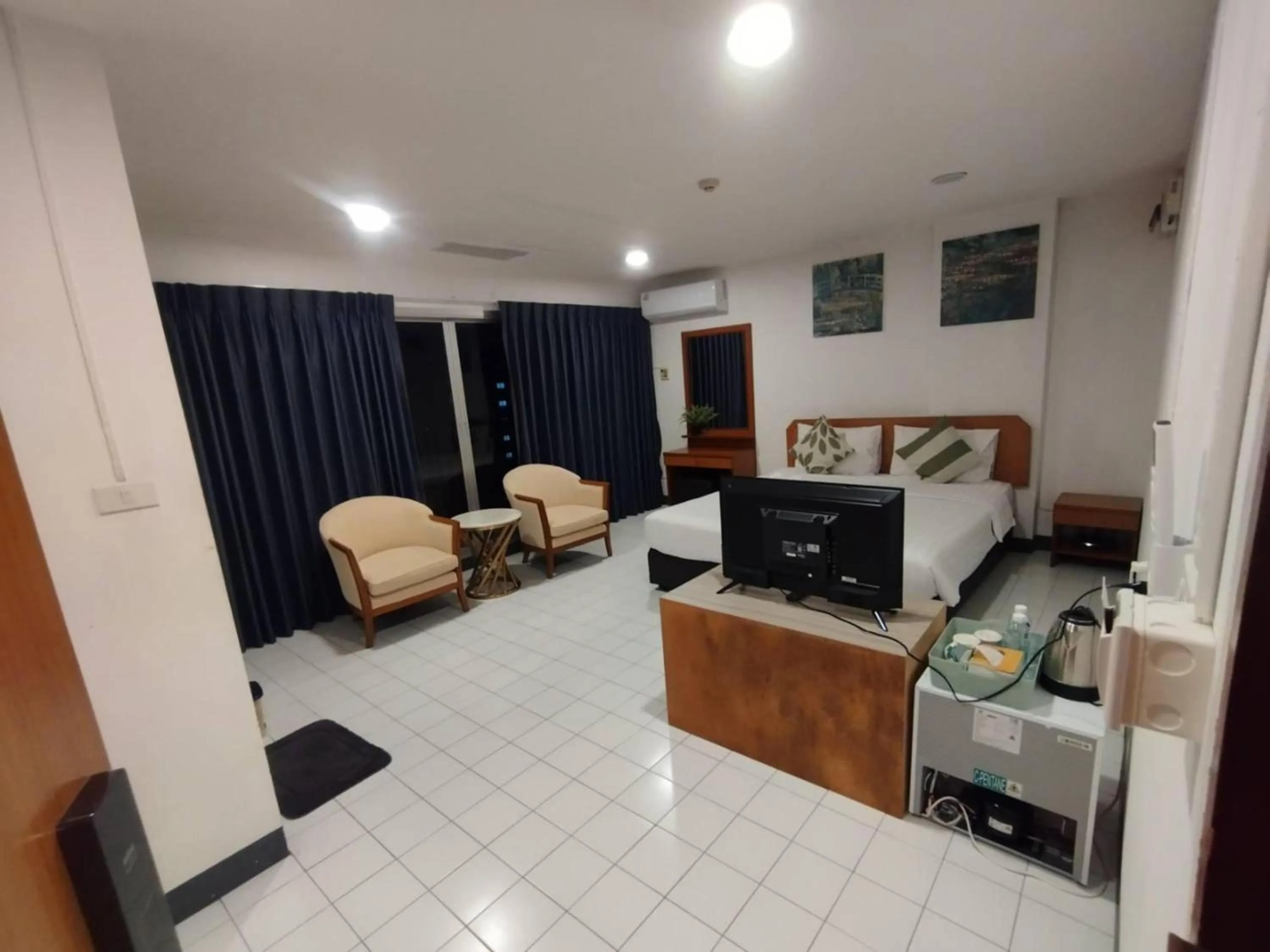 Deluxe Double Room in OYO 75446 Travis Inthamara 49