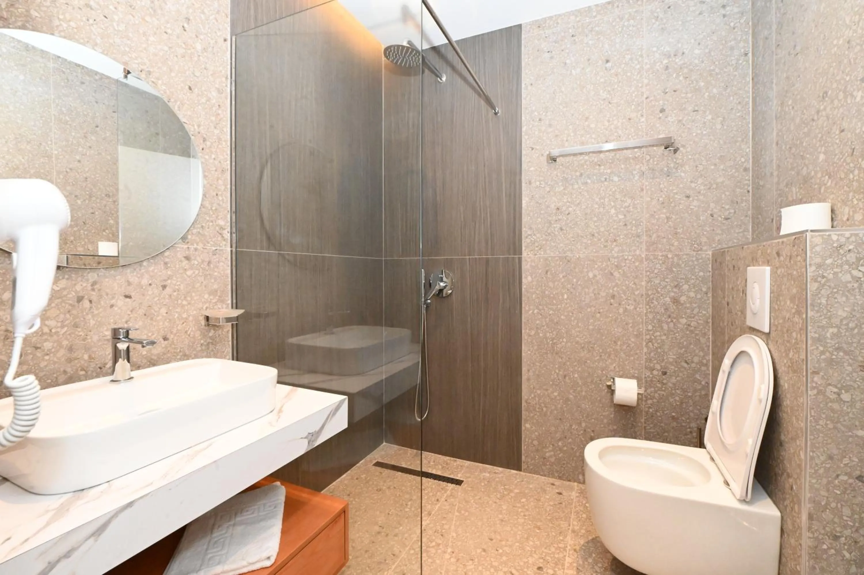 Shower in Hotel Panorama