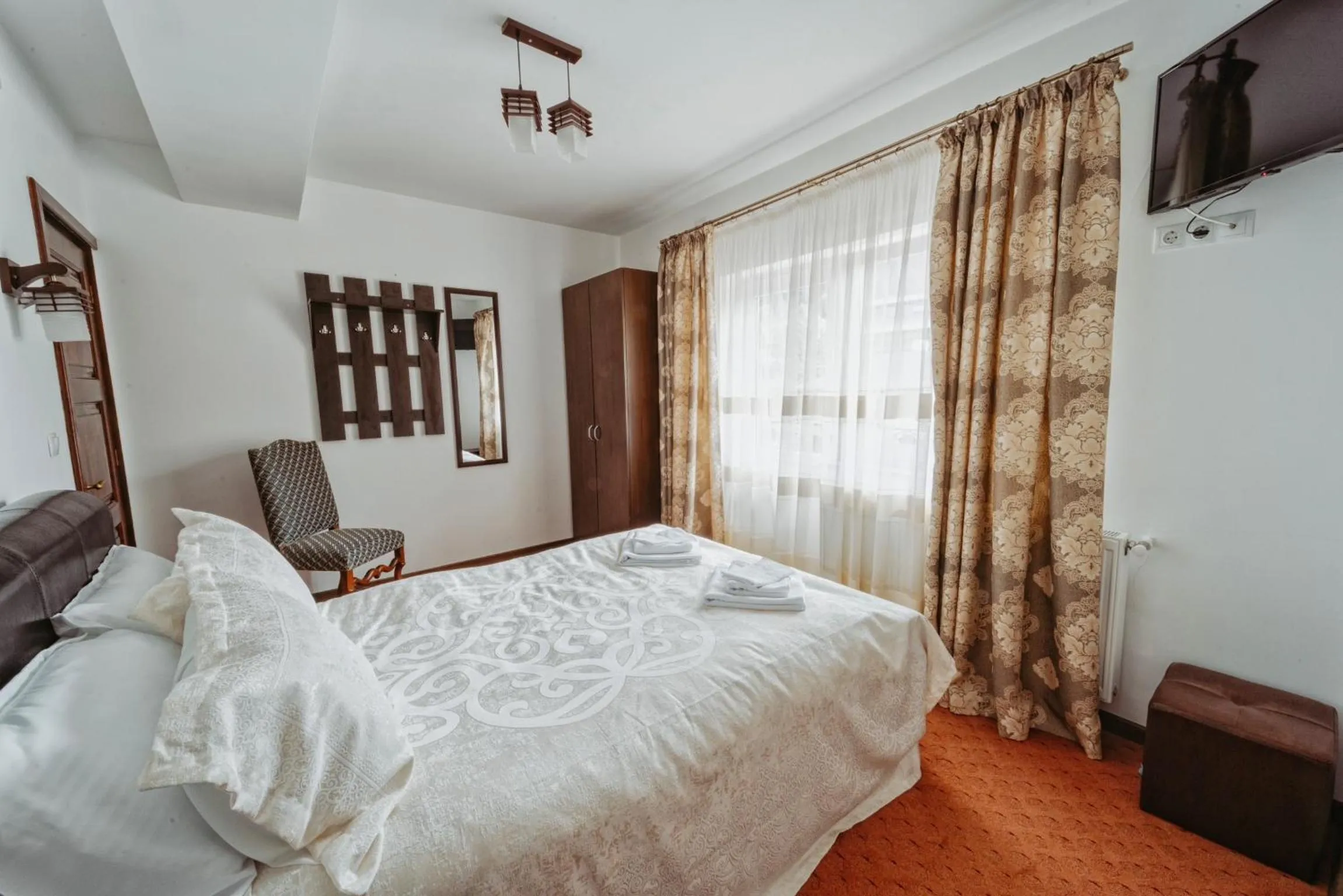 Photo of the whole room, Bed in Complex Turistic Constantin Bucovina