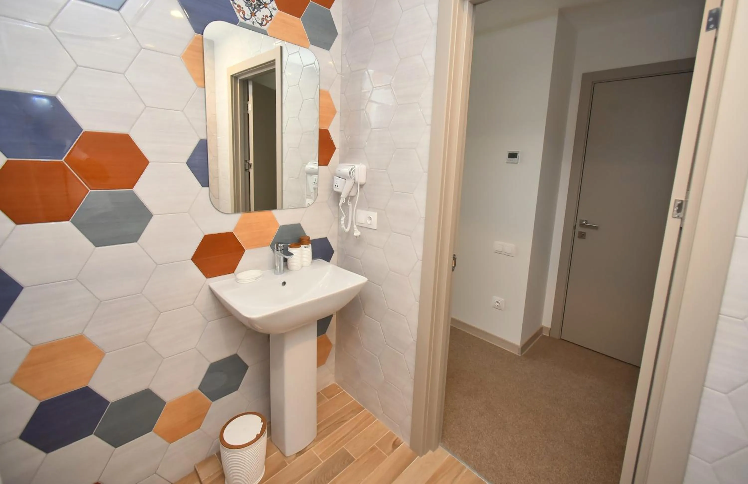 Shower in Hotel Avenue 30