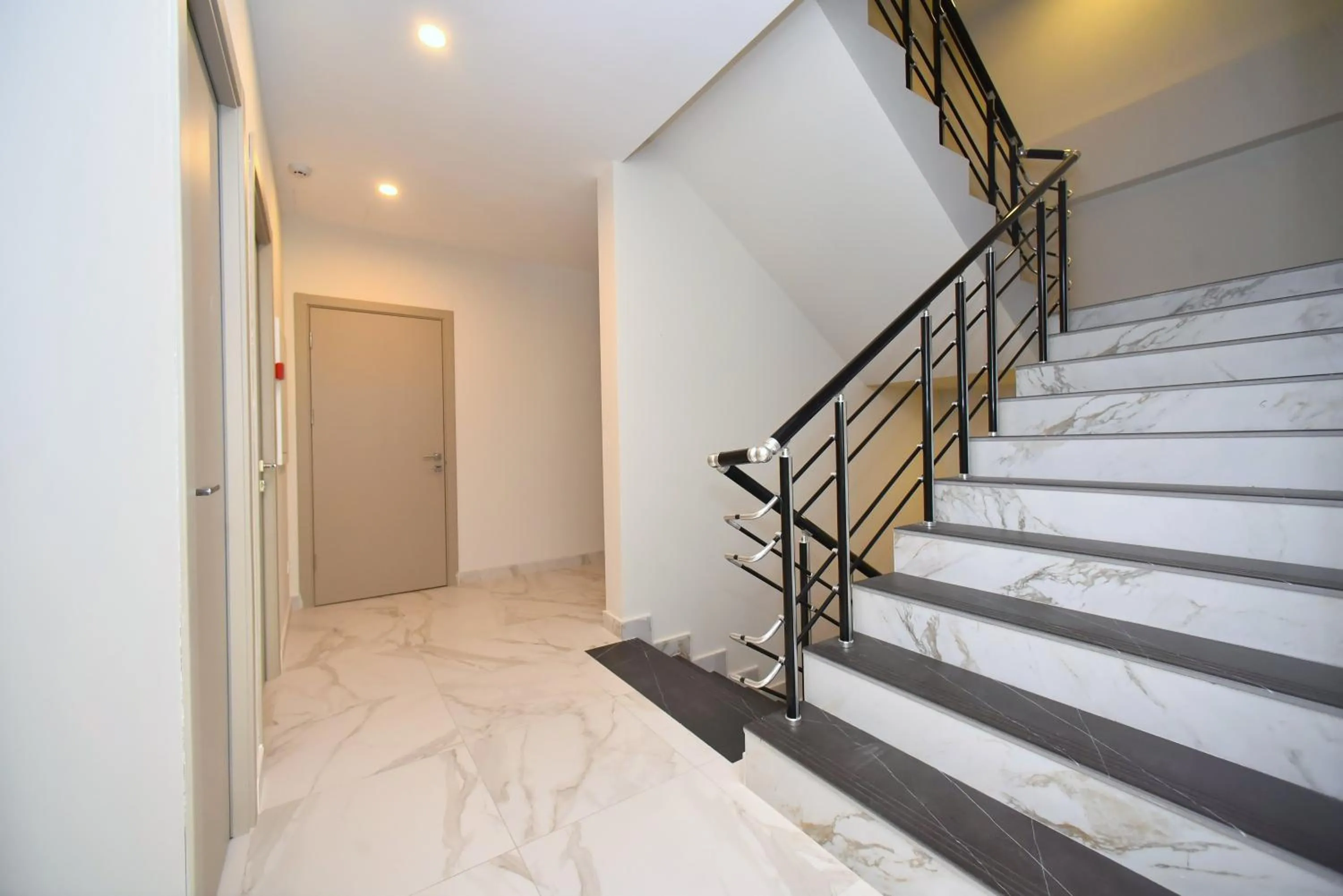 Property building in Hotel Avenue 30