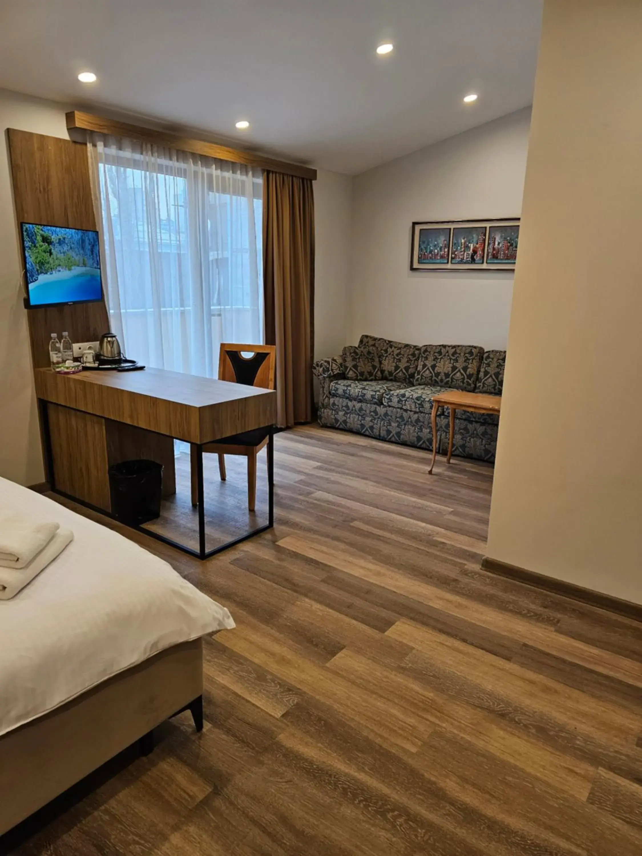 Suite with Terrace - single occupancy in Hotel Avenue 30 Suite with Terrace - single occupancy in Hotel Avenue 30