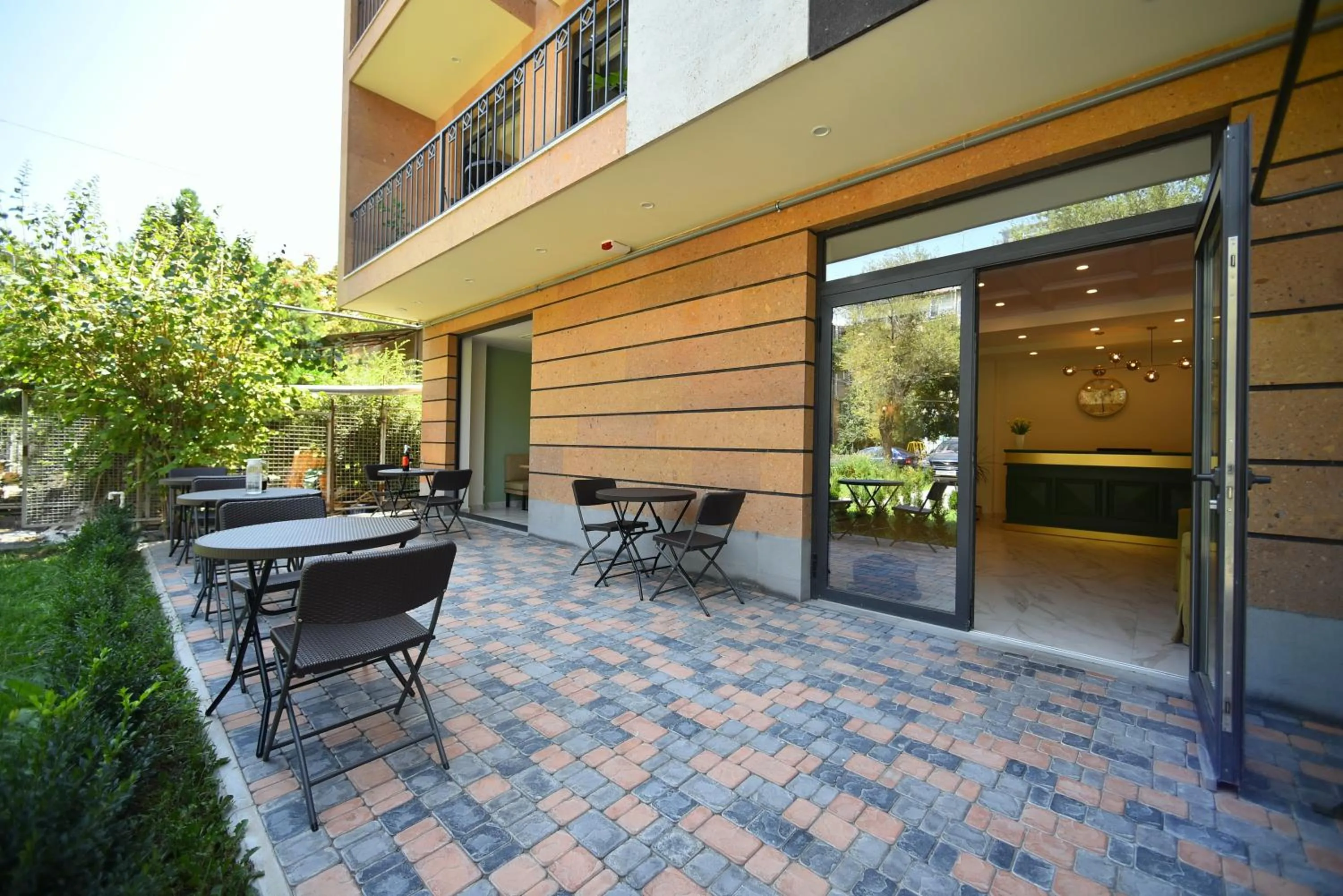 Property building in Hotel Avenue 30