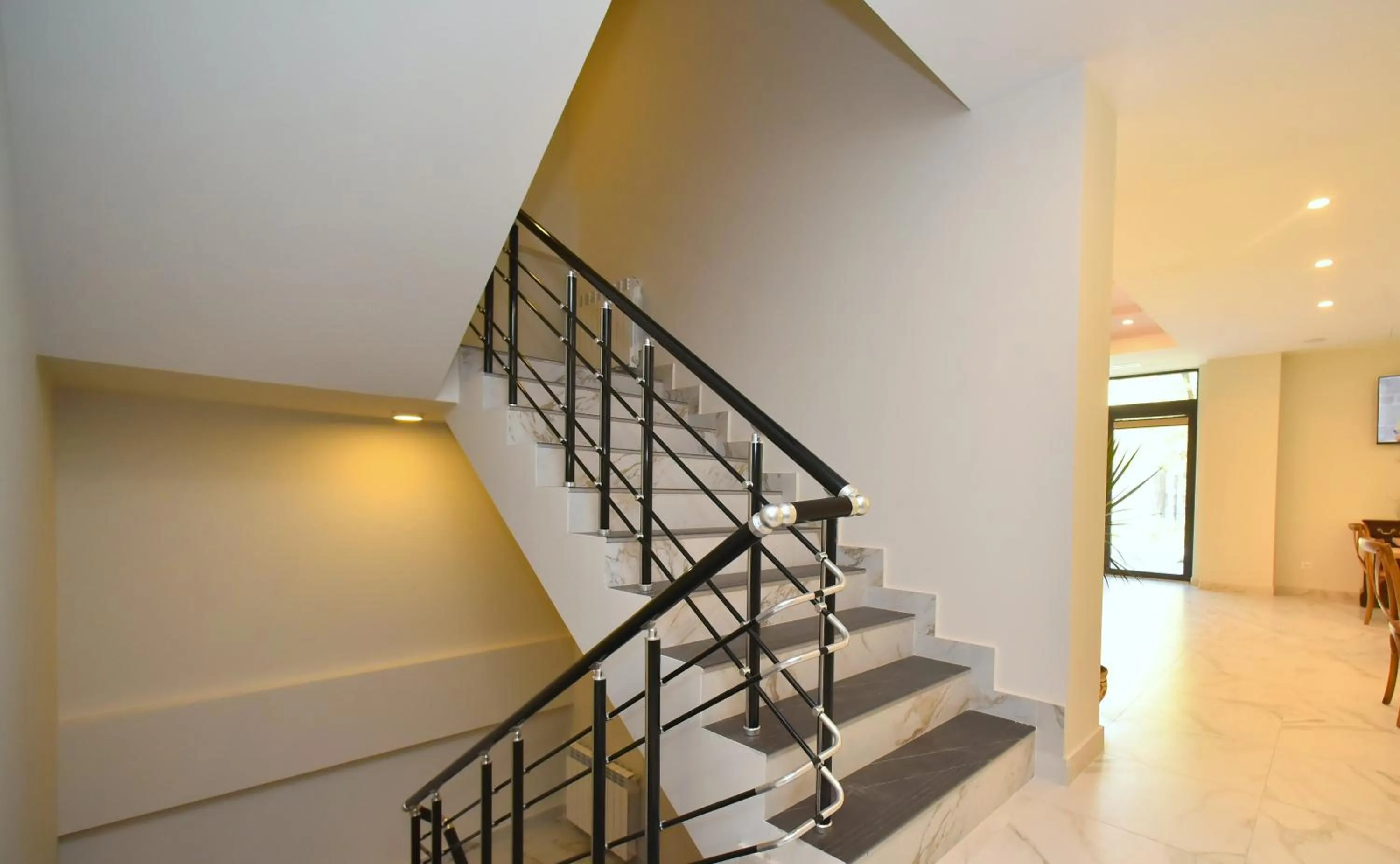 Property building in Hotel Avenue 30