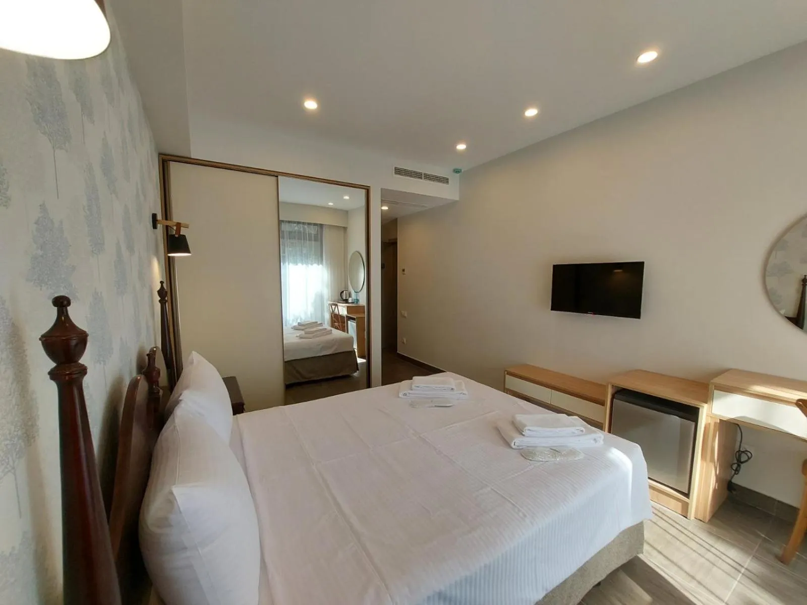 Communal lounge/ TV room, Bed in Hotel Avenue 30