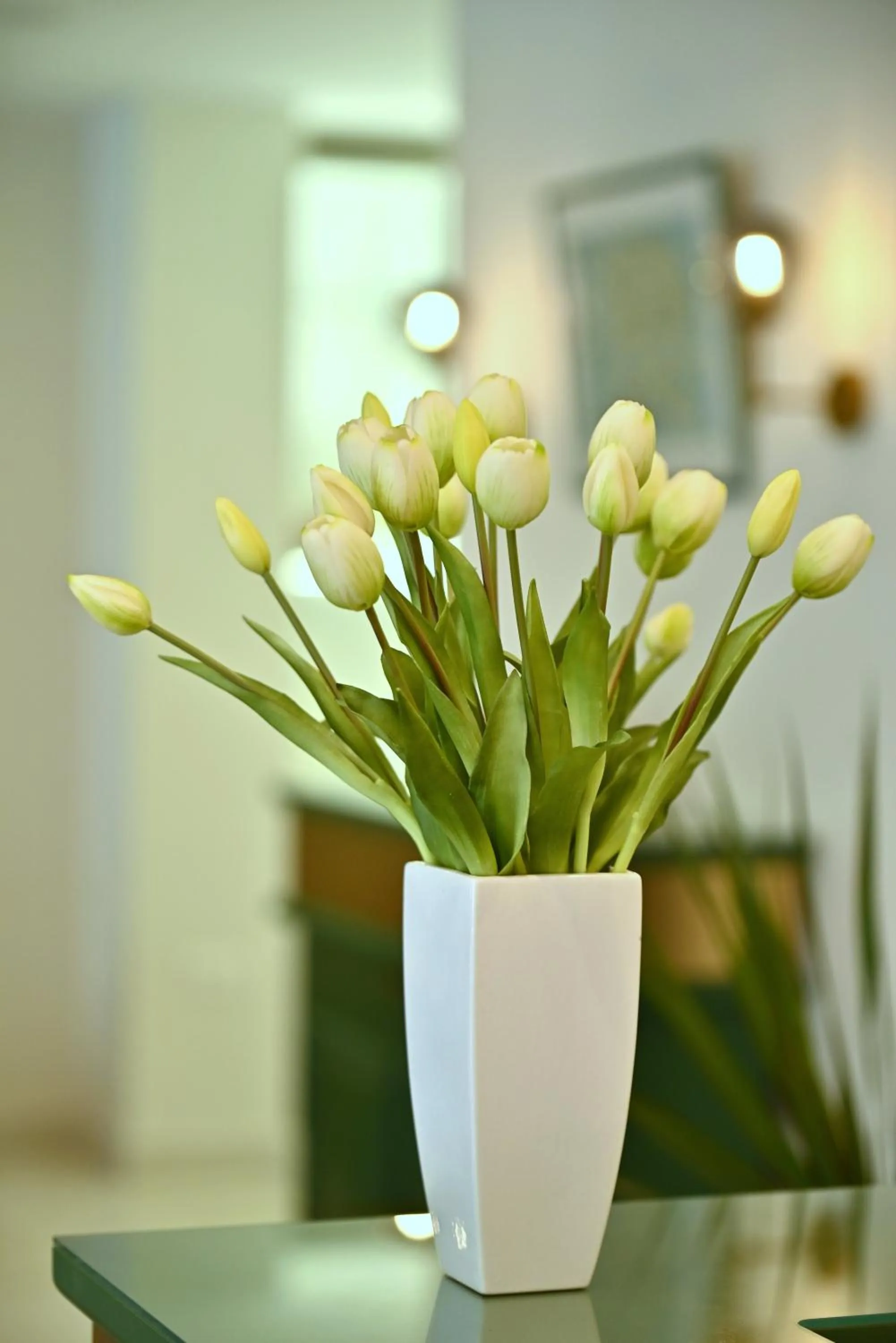 Restaurant/places to eat in Hotel Avenue 30