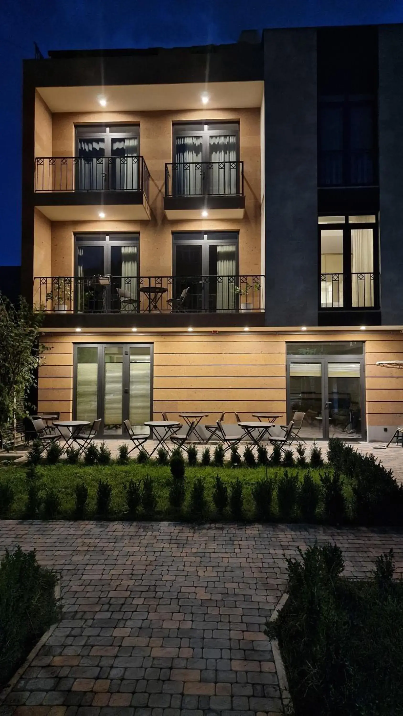 Property building in Hotel Avenue 30 Property building in Hotel Avenue 30