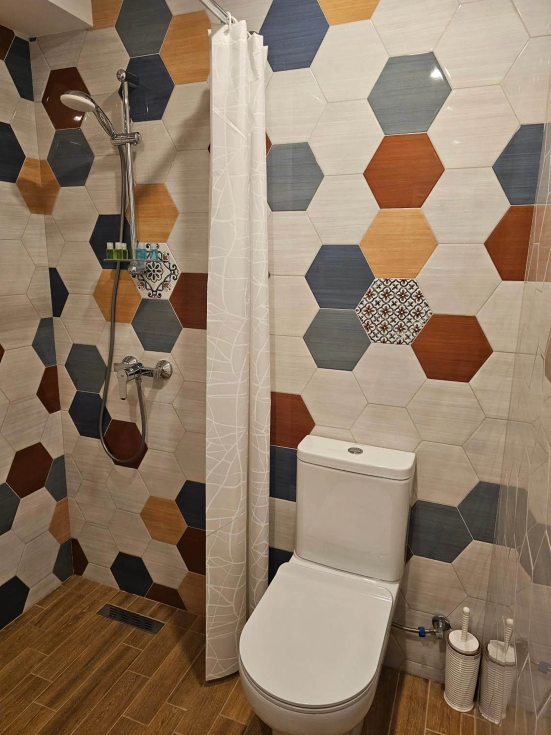 Shower in Hotel Avenue 30