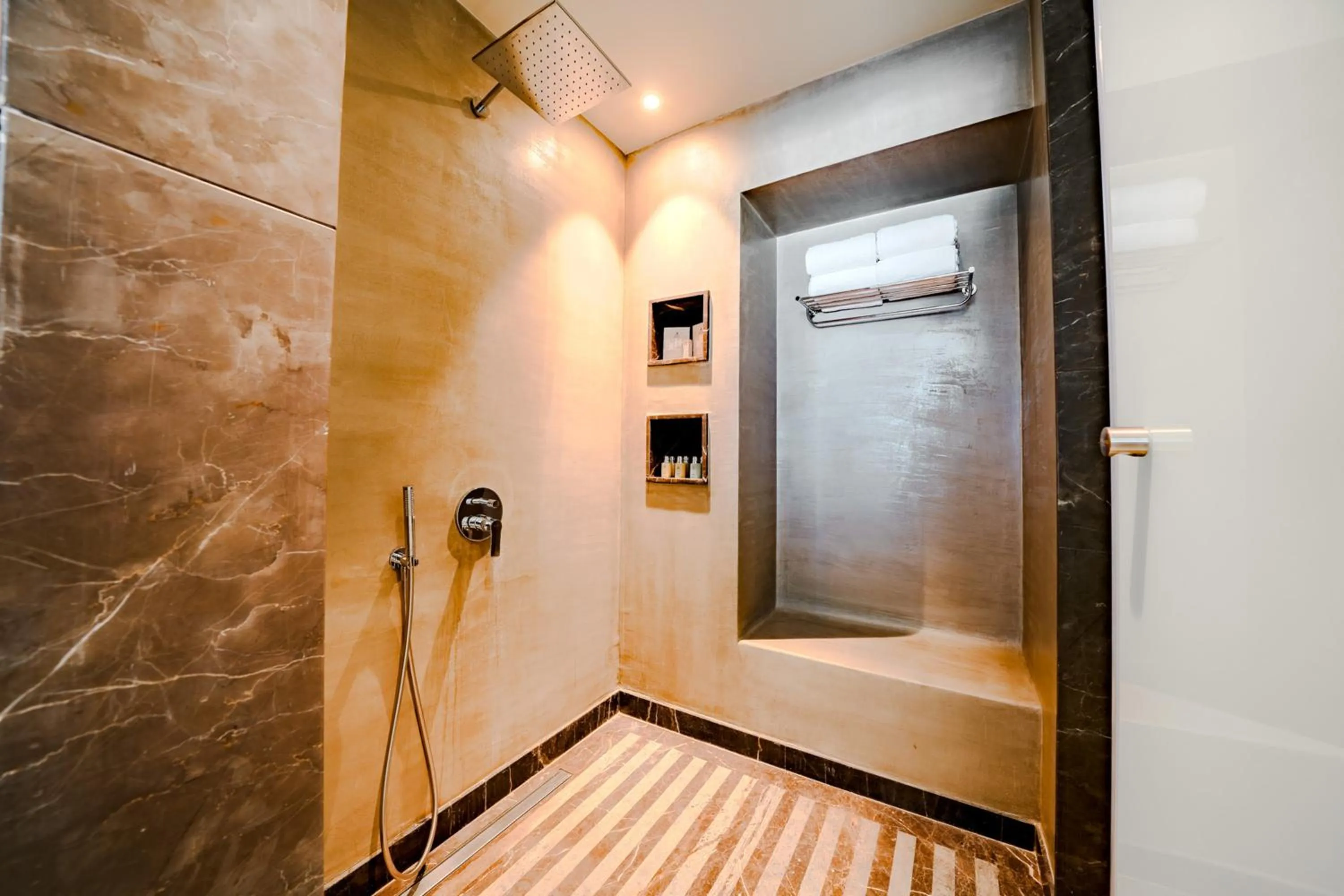 Shower in Sentido Reef Oasis Suakin Resort
