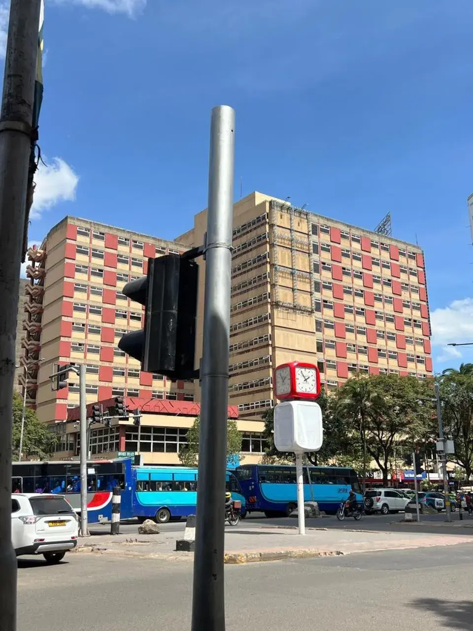 Property building in Maanzoni 680 HOTEL Property building in Maanzoni 680 HOTEL