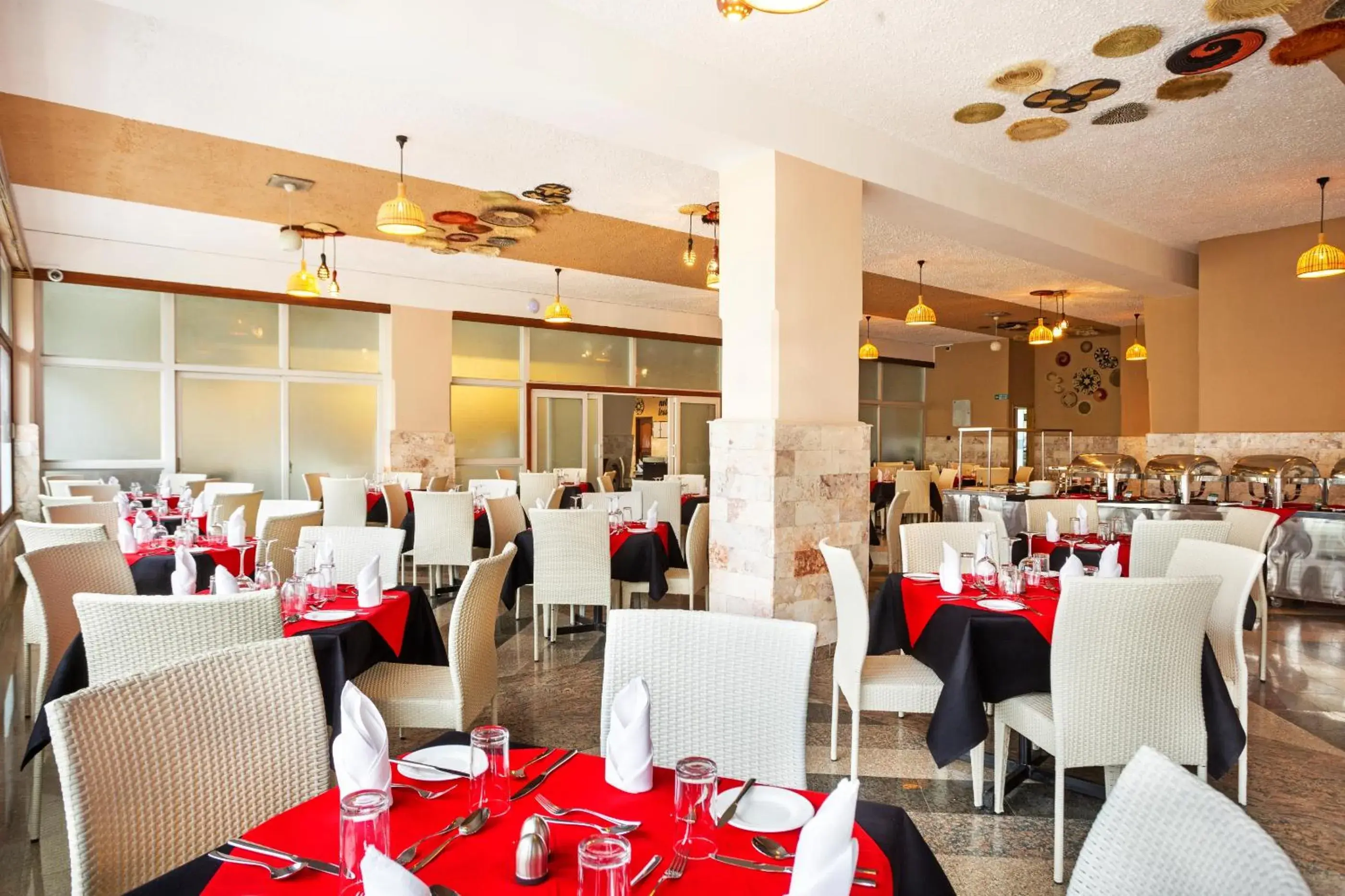 Restaurant/places to eat in Maanzoni 680 HOTEL Restaurant/places to eat in Maanzoni 680 HOTEL
