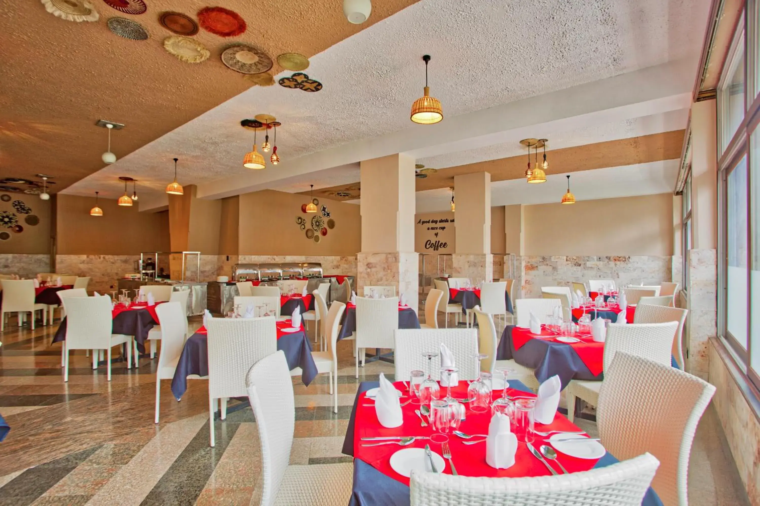 Restaurant/places to eat in Maanzoni 680 HOTEL Restaurant/places to eat in Maanzoni 680 HOTEL